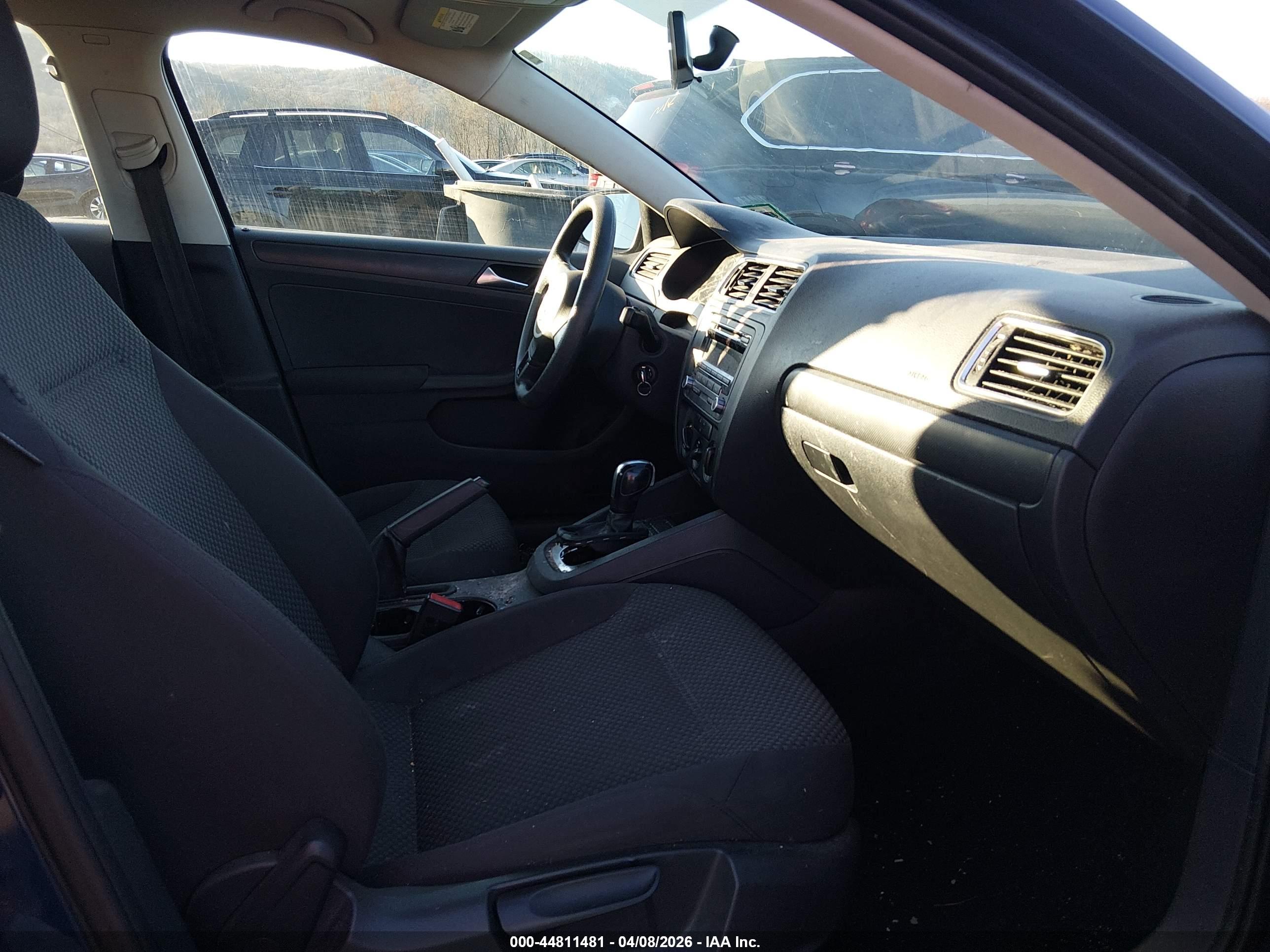 VOLKSWAGEN JETTA image 5