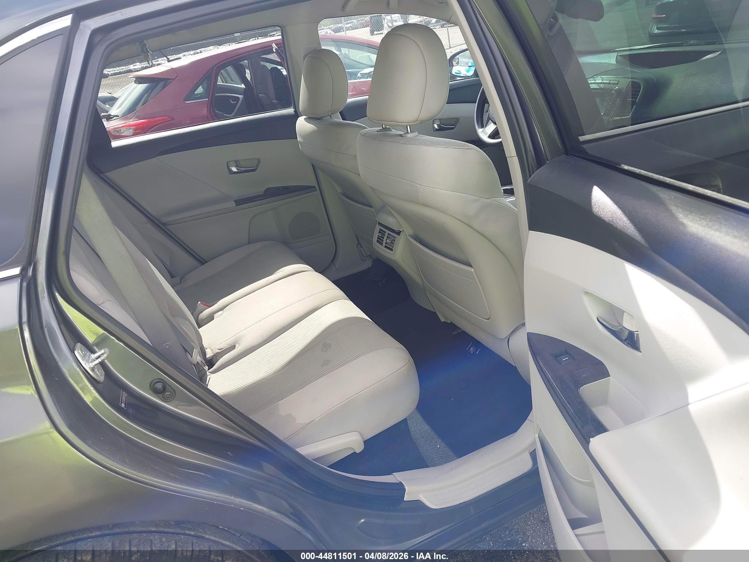 TOYOTA VENZA image 8