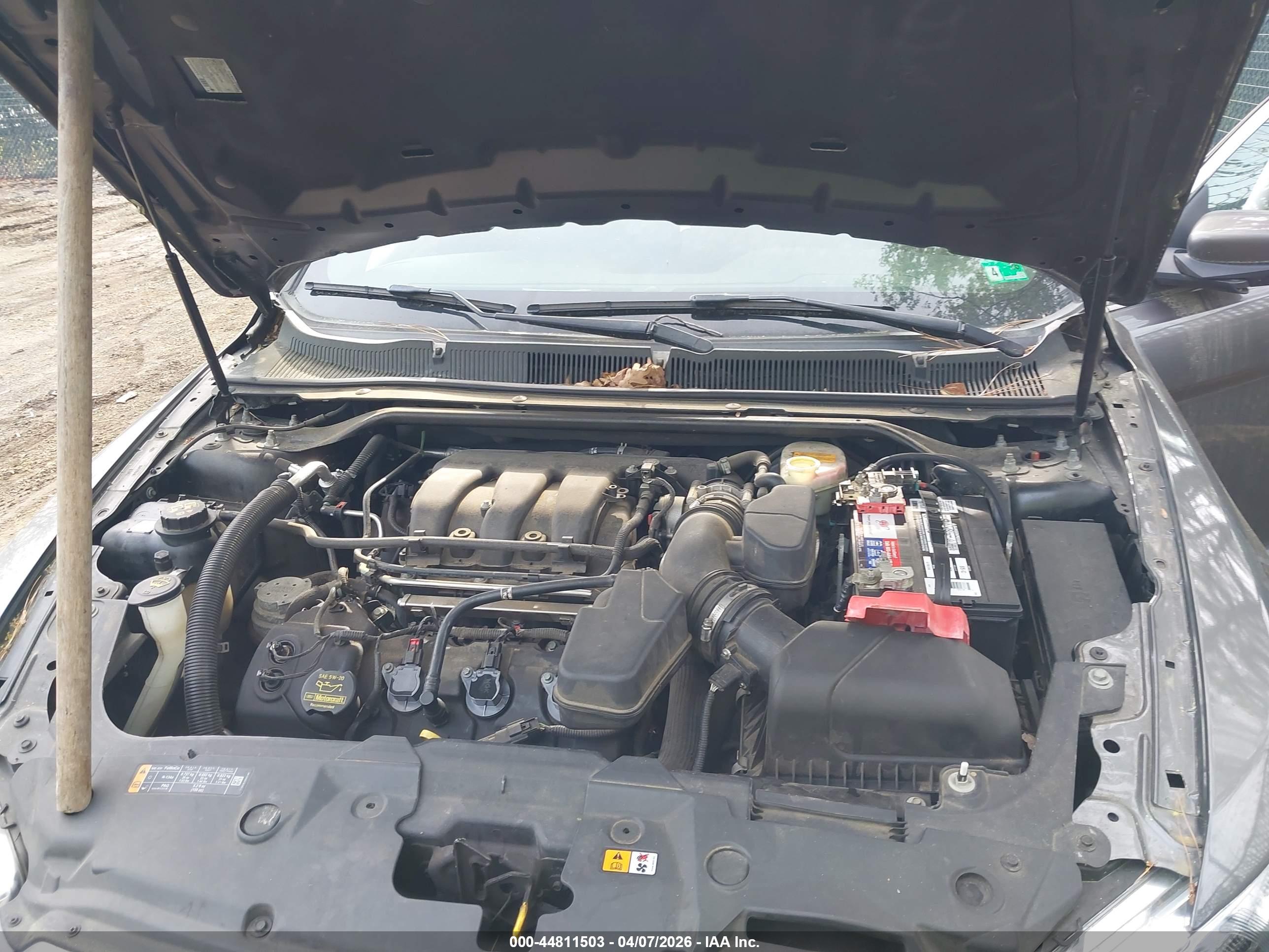 FORD TAURUS image 10