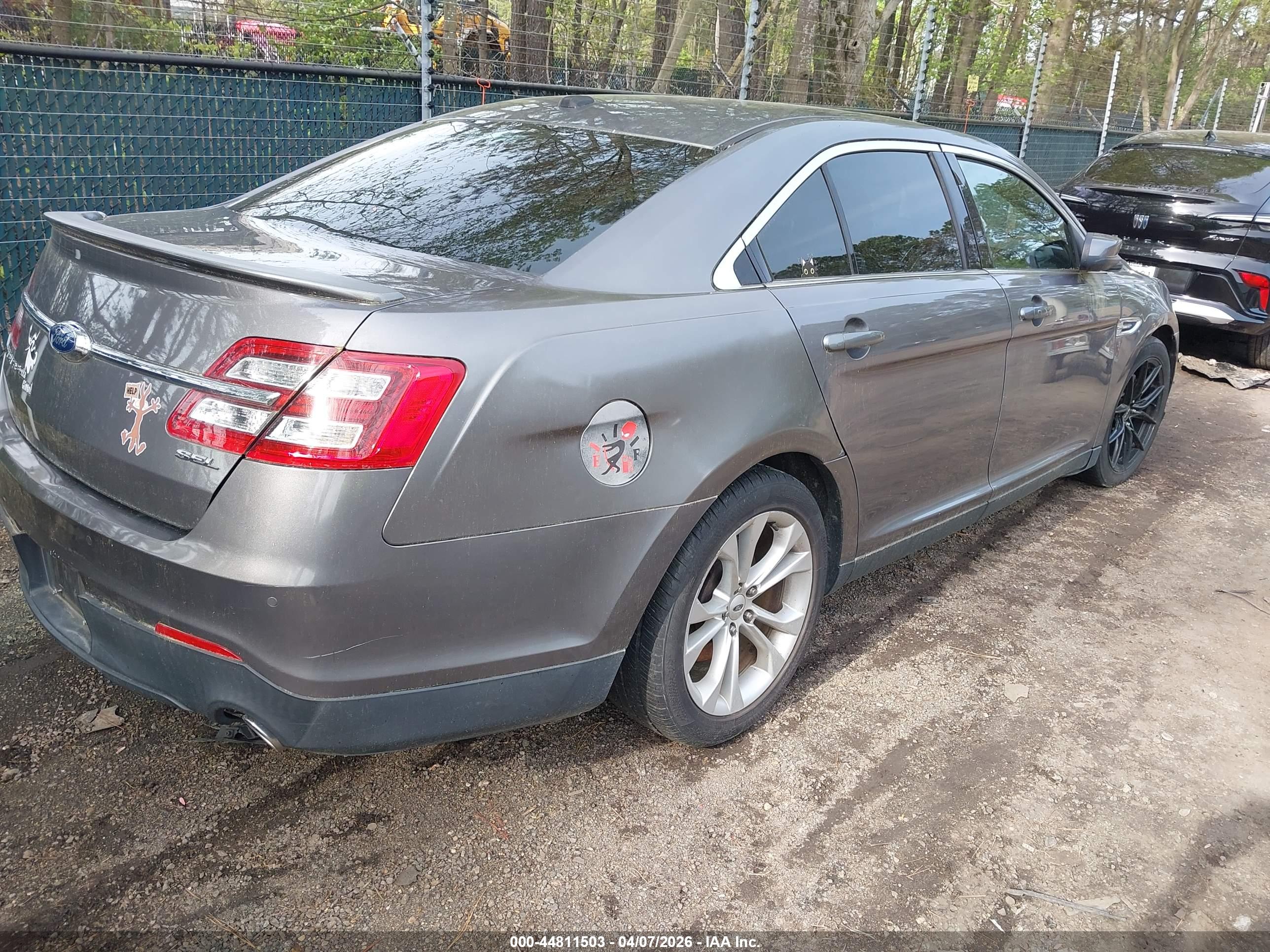 FORD TAURUS image 4