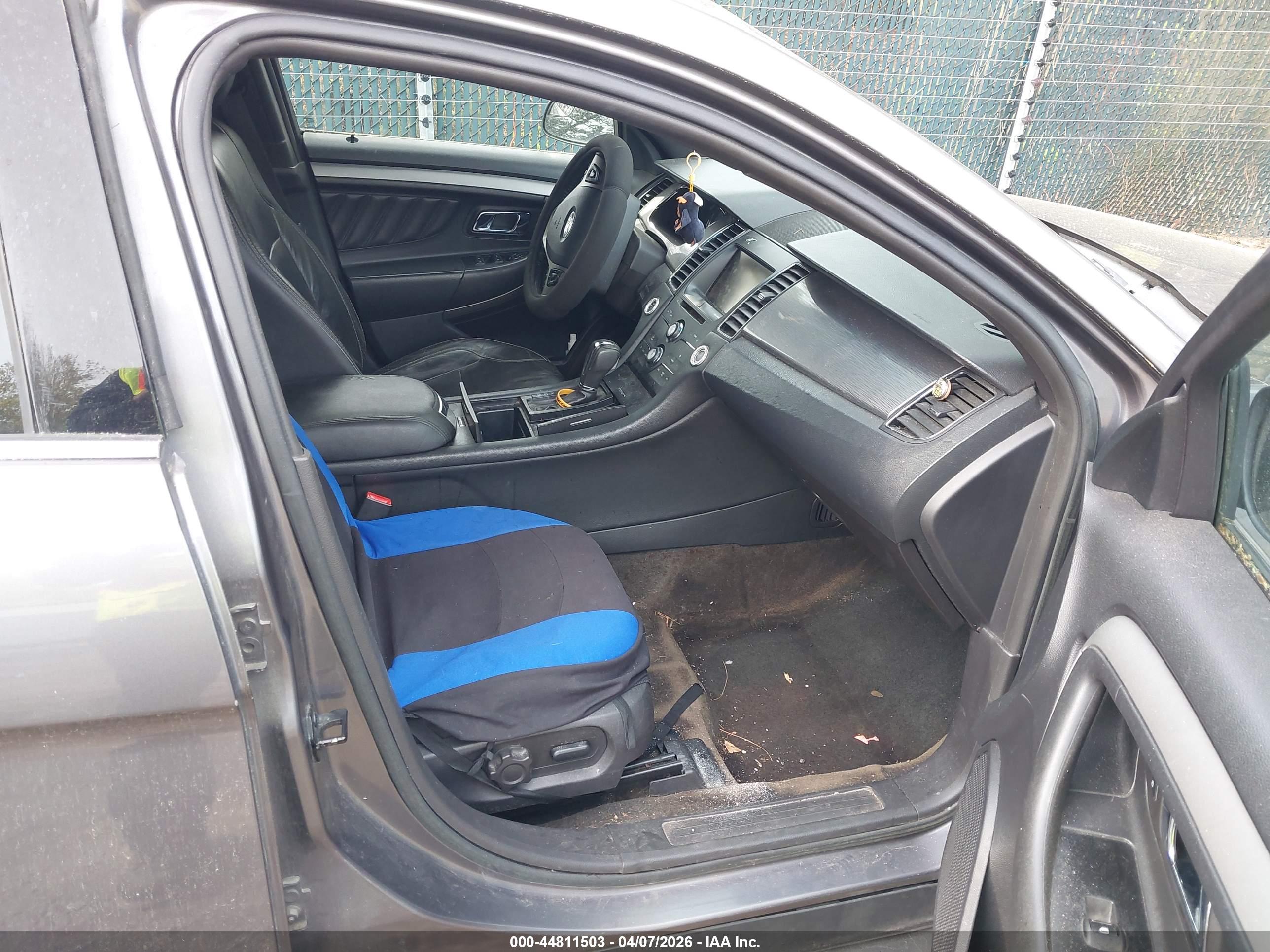 FORD TAURUS image 5