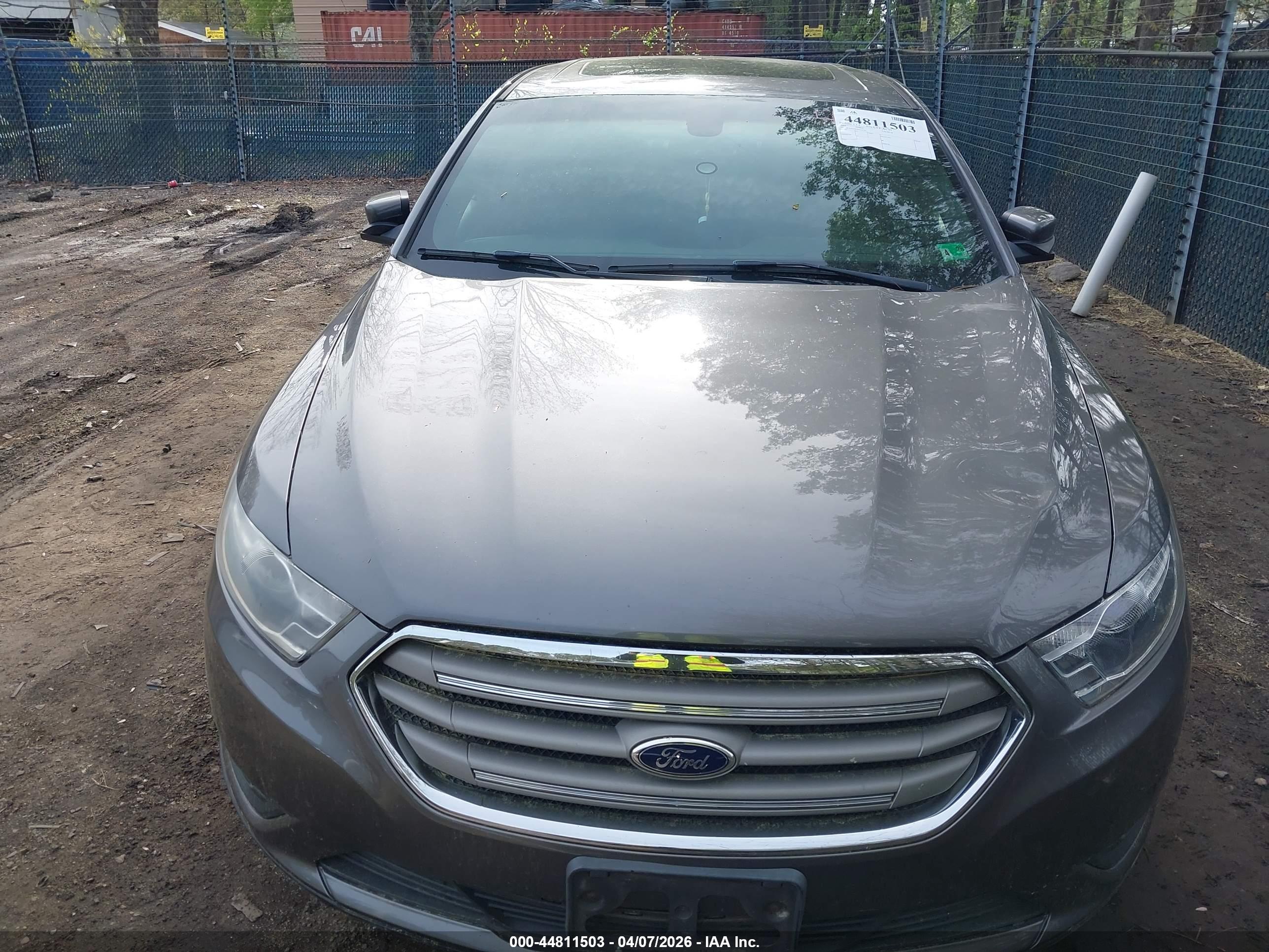 FORD TAURUS image 6