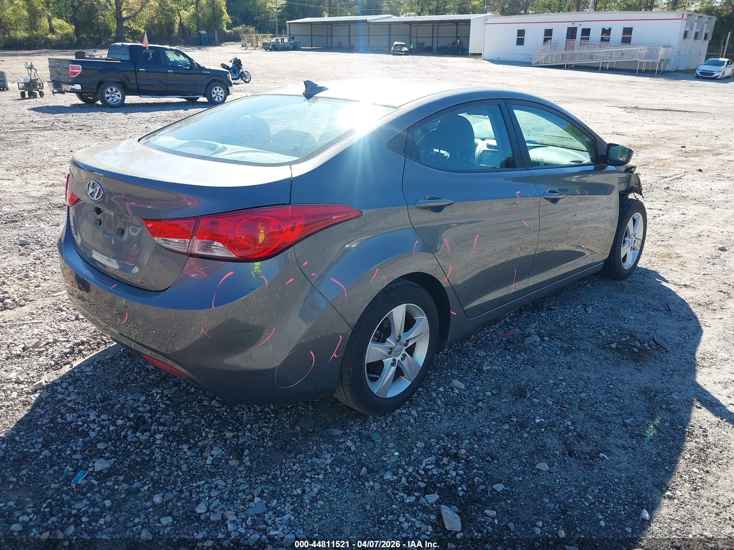 HYUNDAI ELANTRA image 4