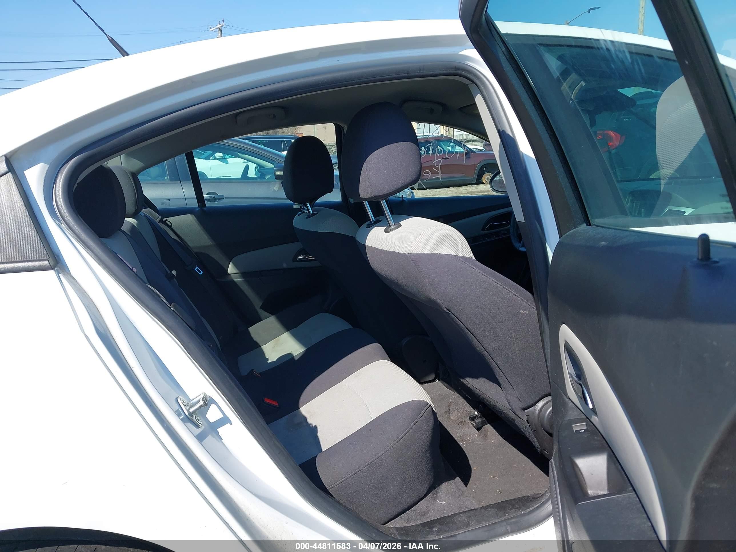 CHEVROLET CRUZE image 8