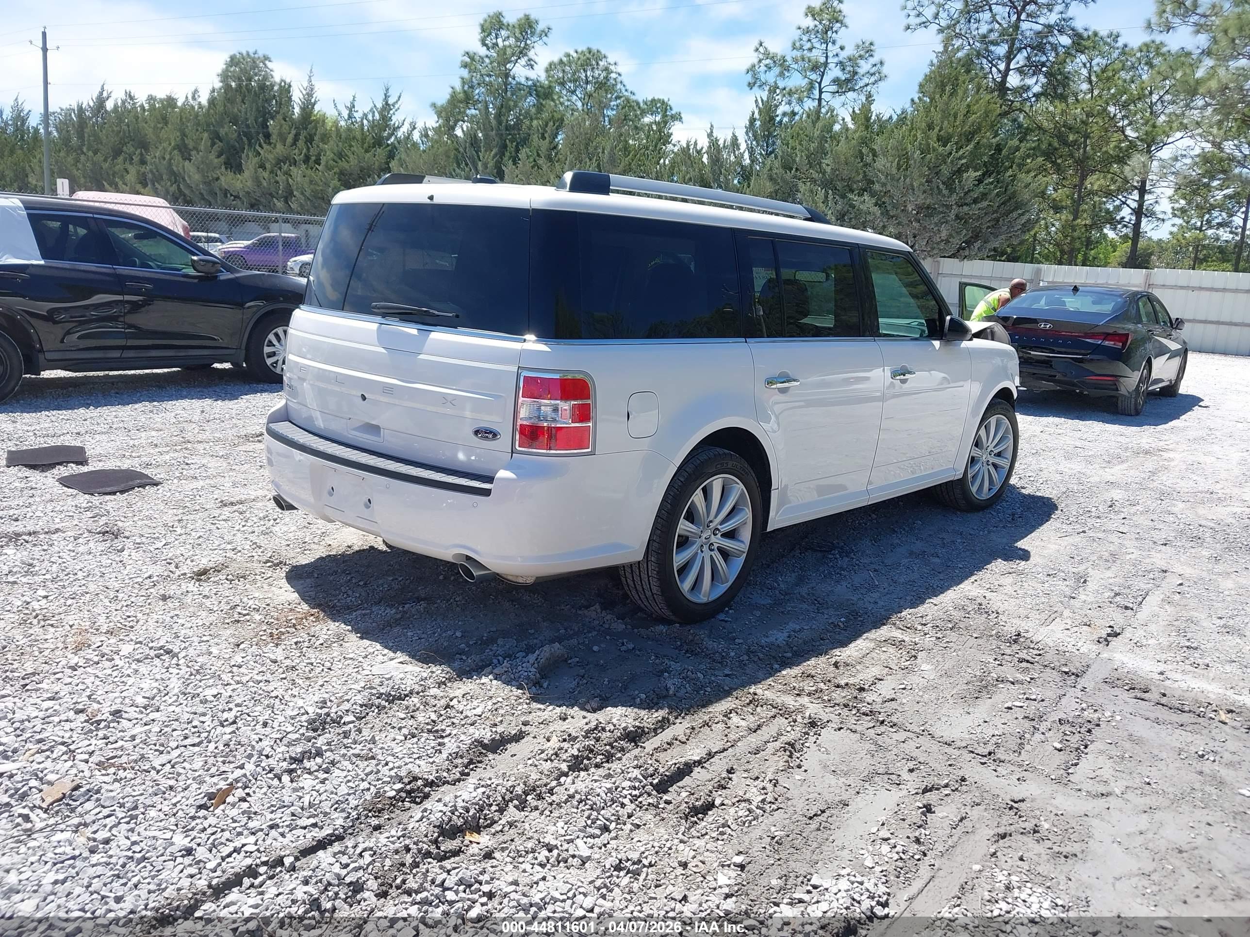 FORD FLEX image 4