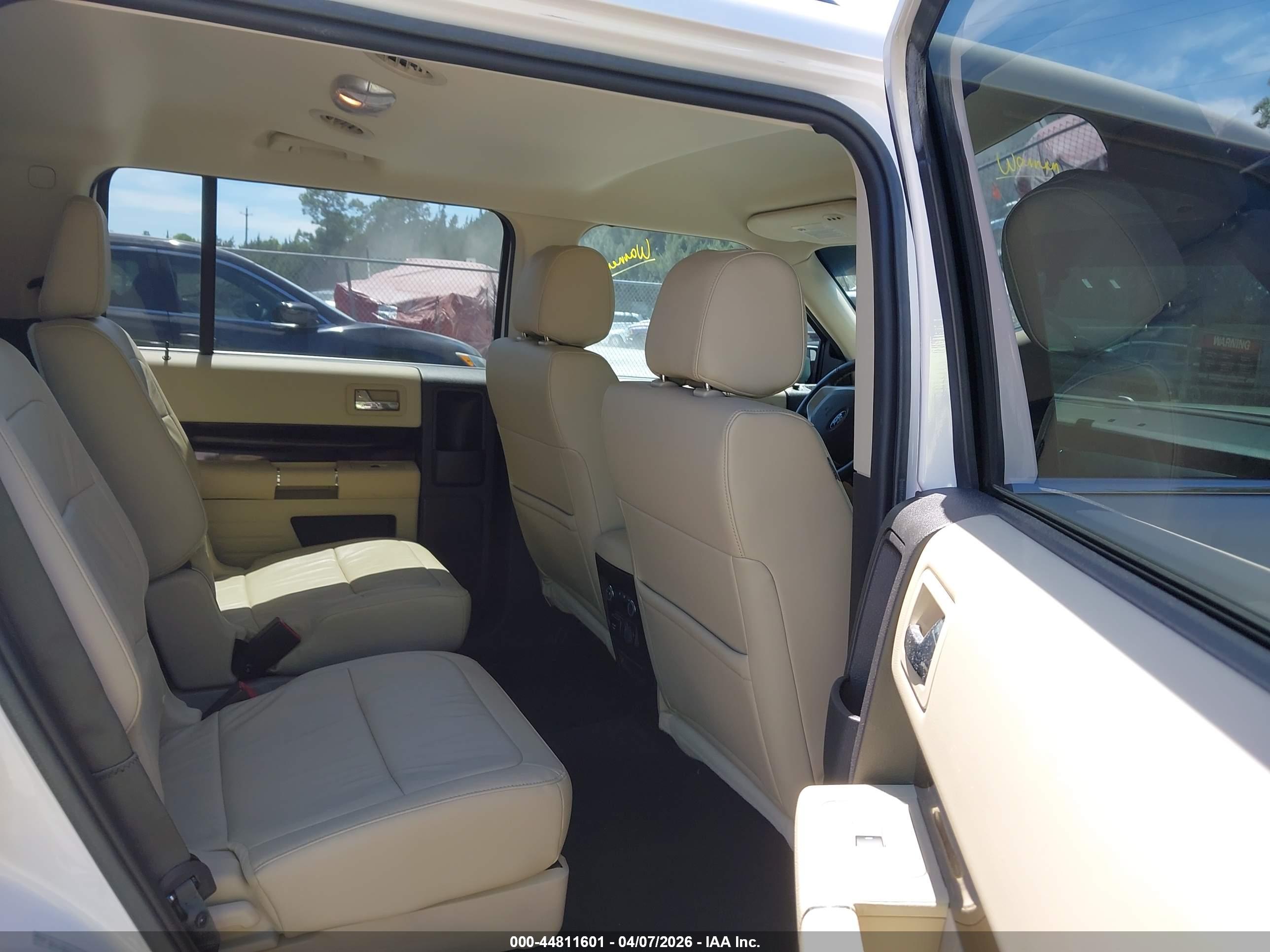 FORD FLEX image 8