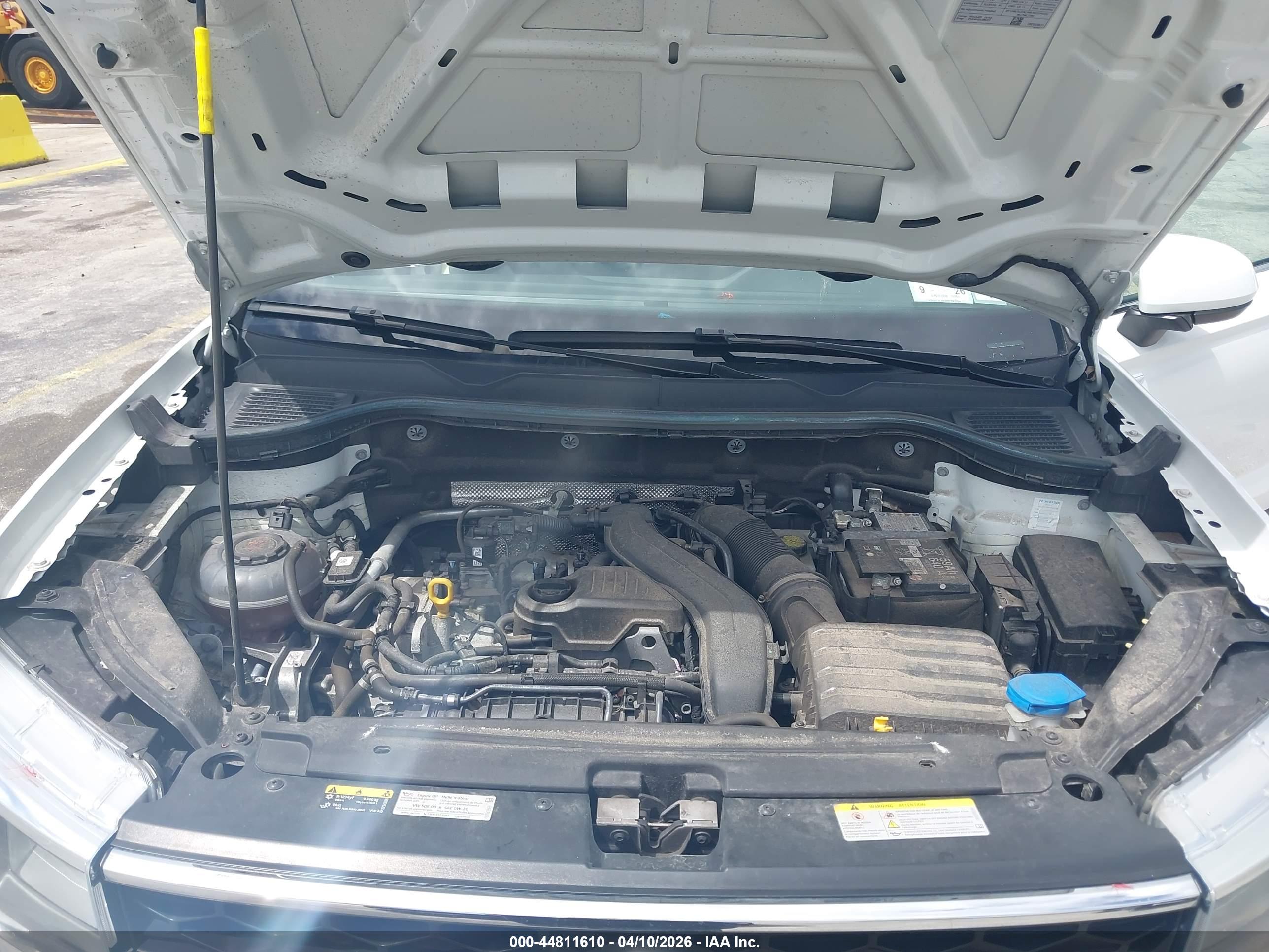 VOLKSWAGEN TAOS image 10
