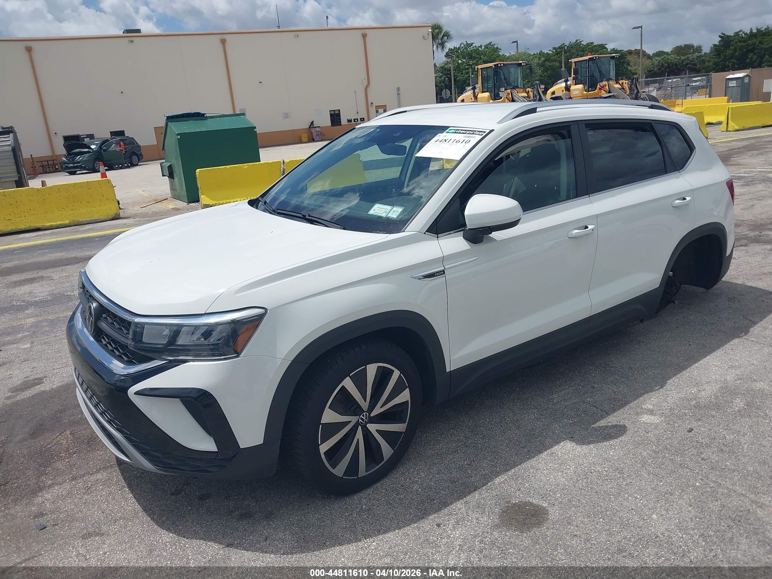 VOLKSWAGEN TAOS image 2