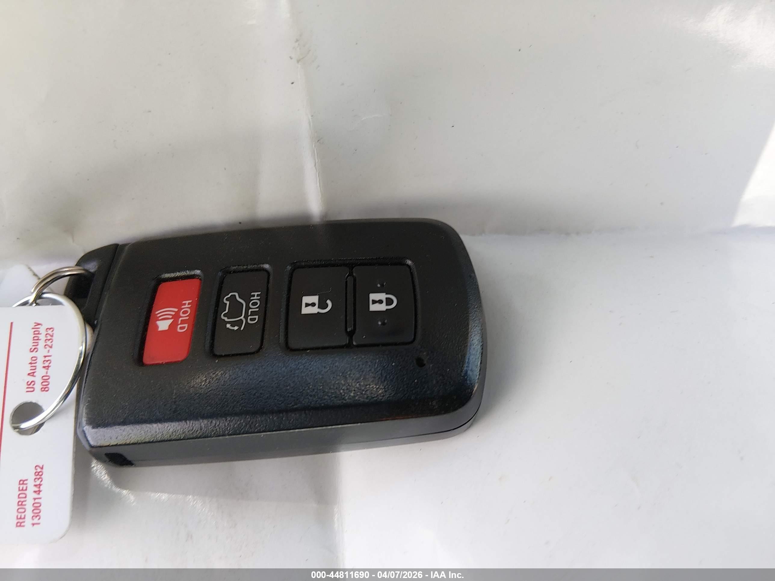 TOYOTA RAV4 image 11