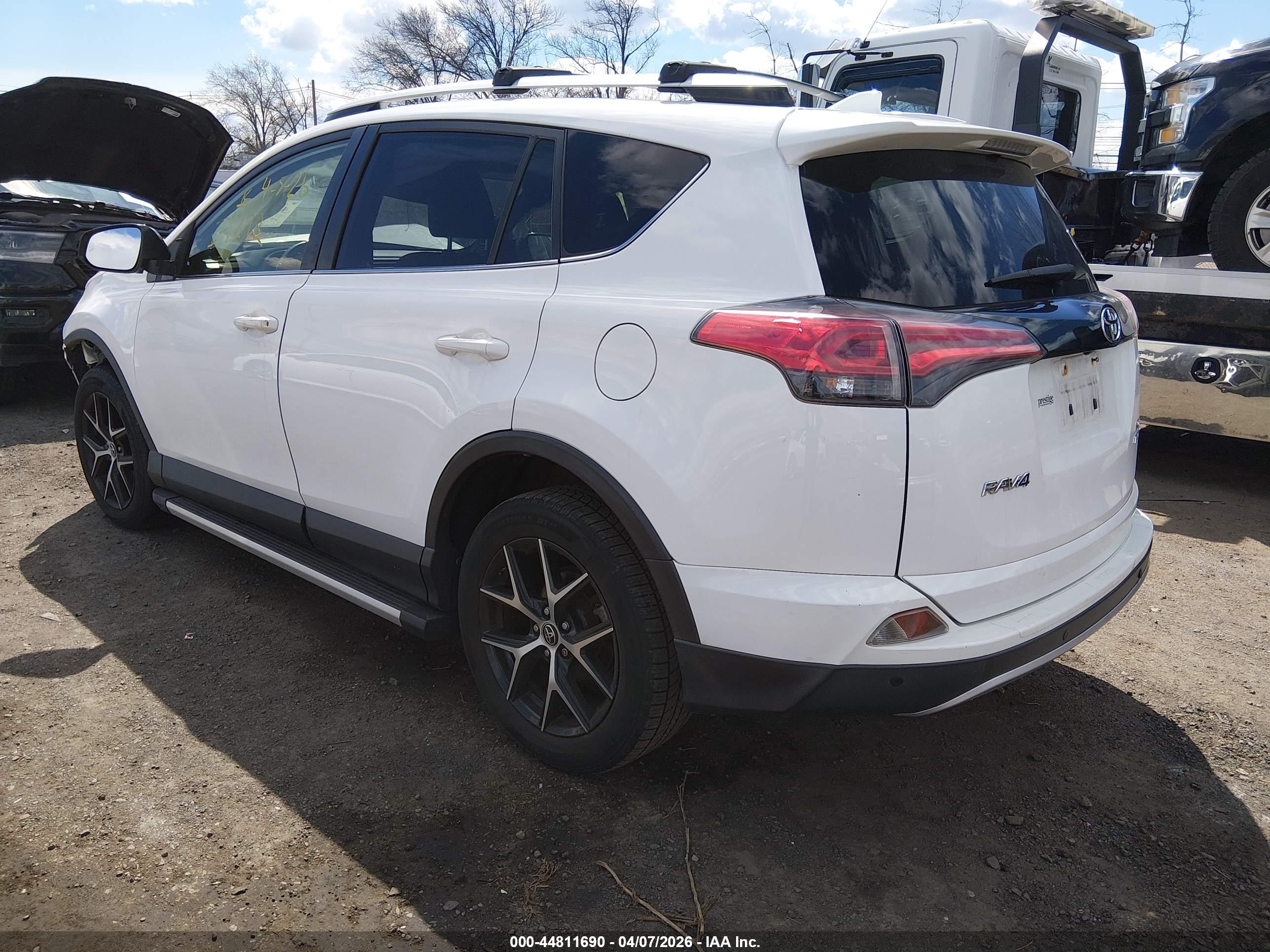 TOYOTA RAV4 image 3