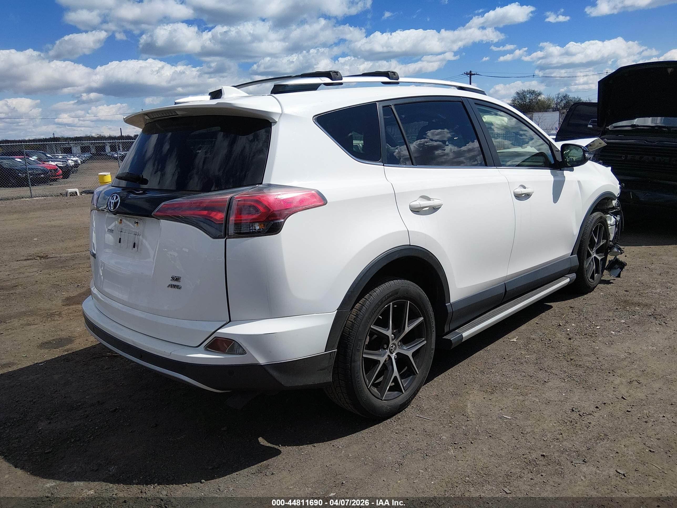 TOYOTA RAV4 image 4