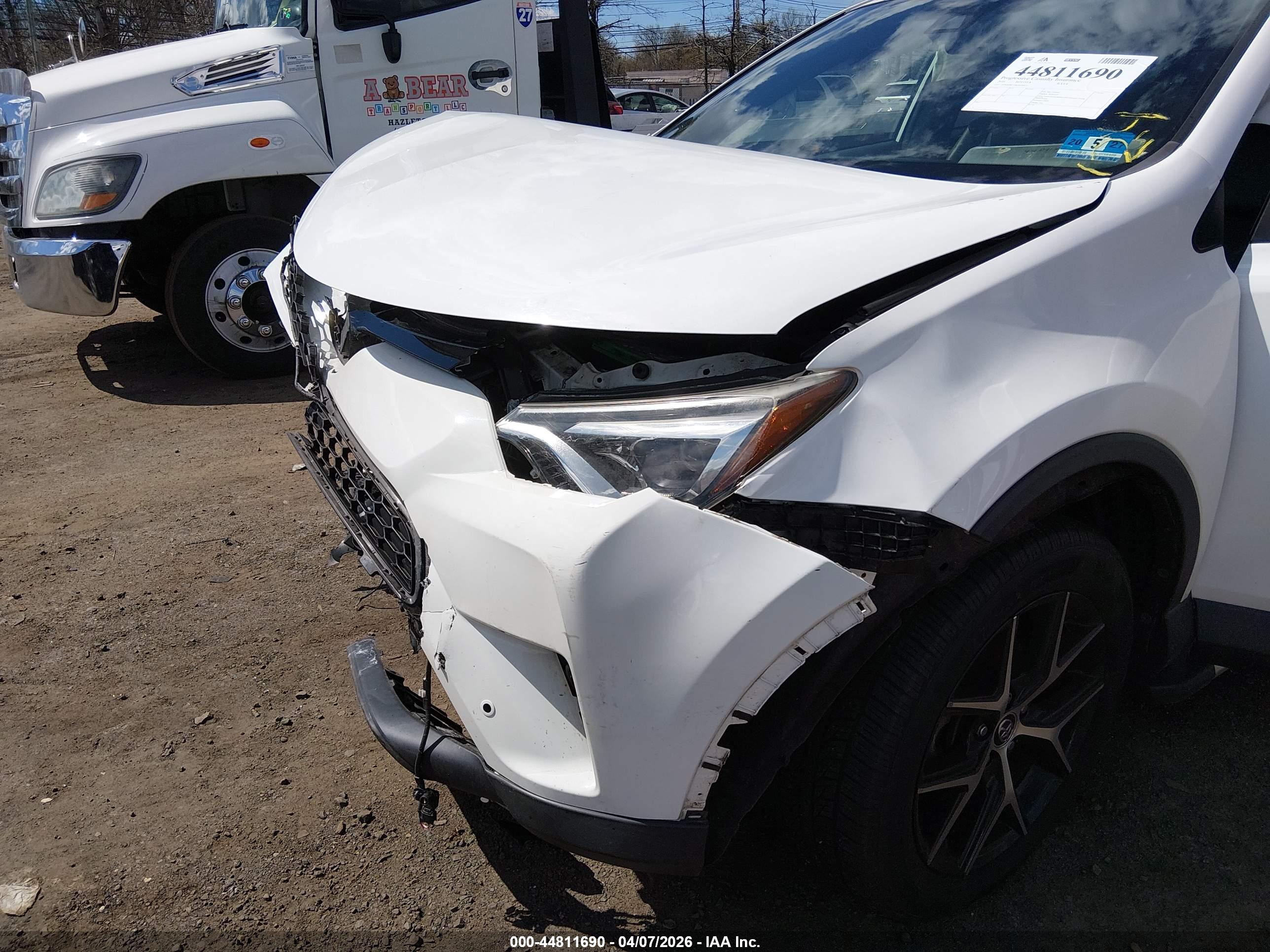 TOYOTA RAV4 image 6