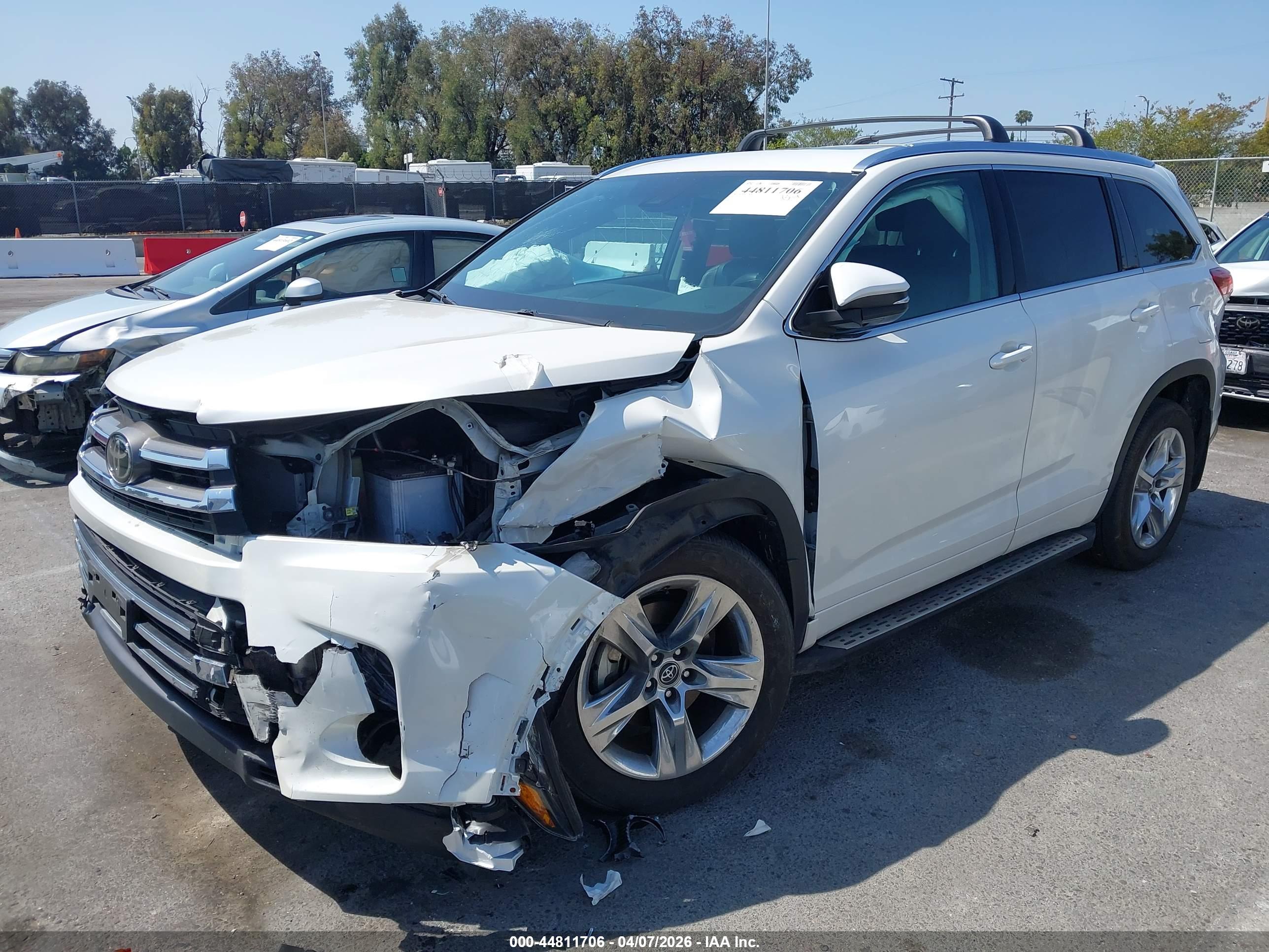 TOYOTA HIGHLANDER image 2