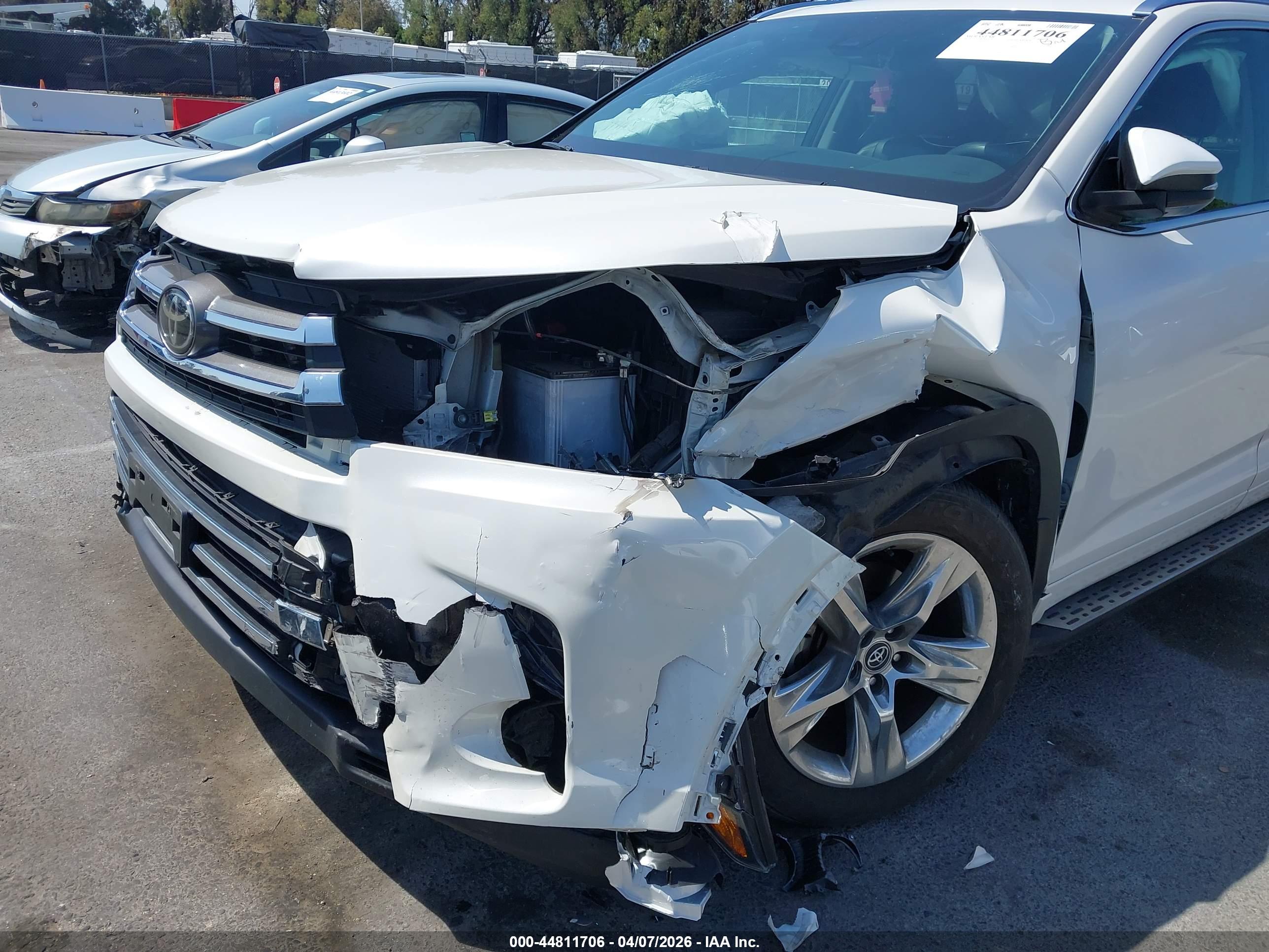TOYOTA HIGHLANDER image 6