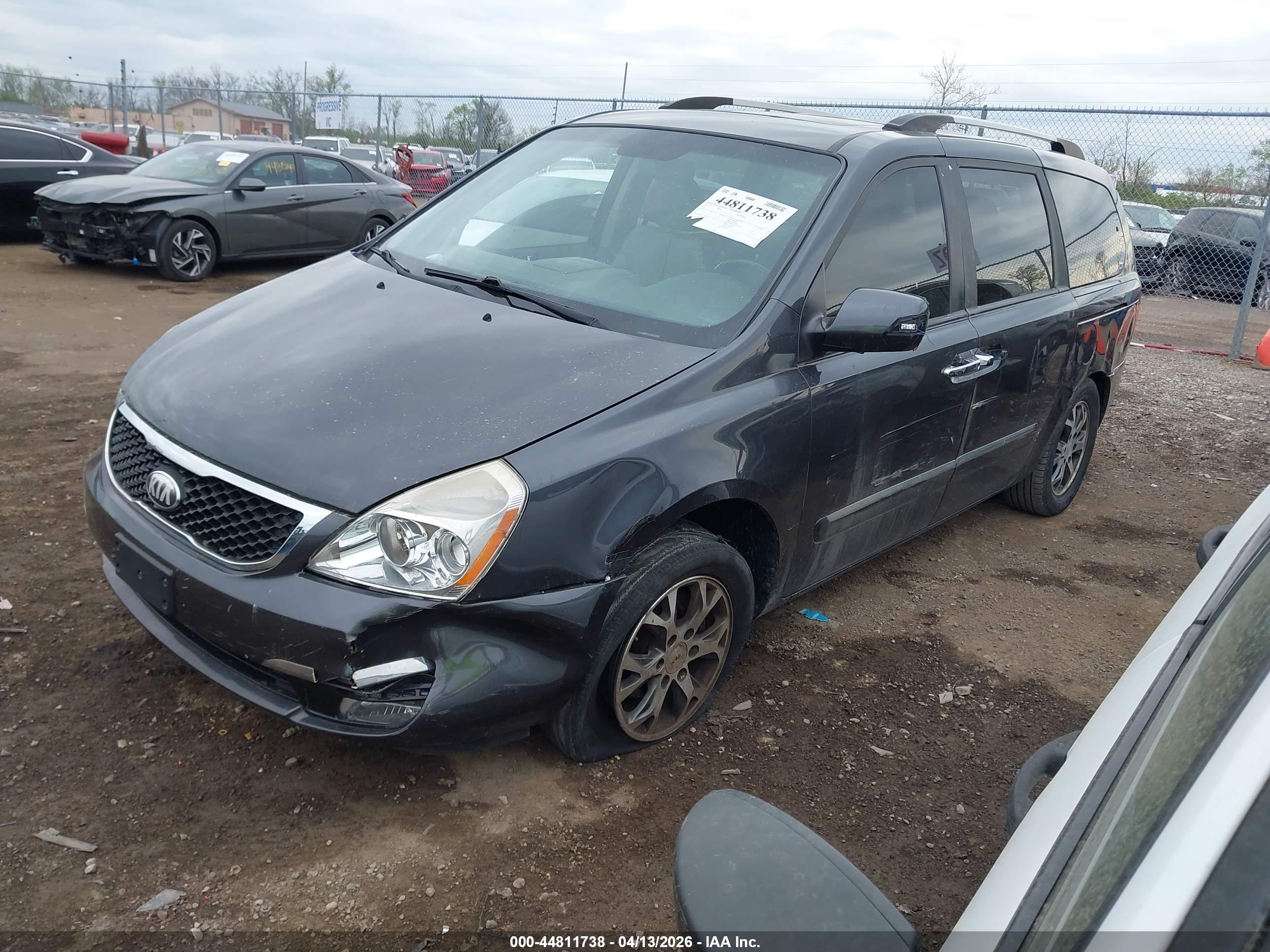 KIA SEDONA image 2