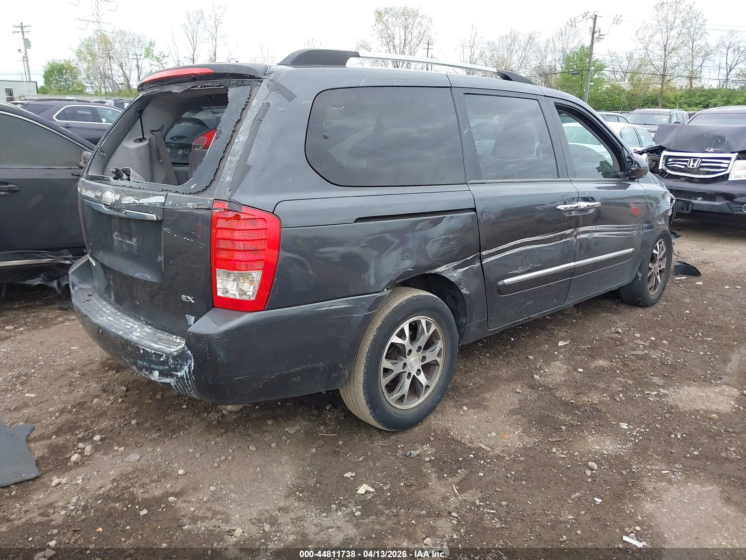 KIA SEDONA image 4