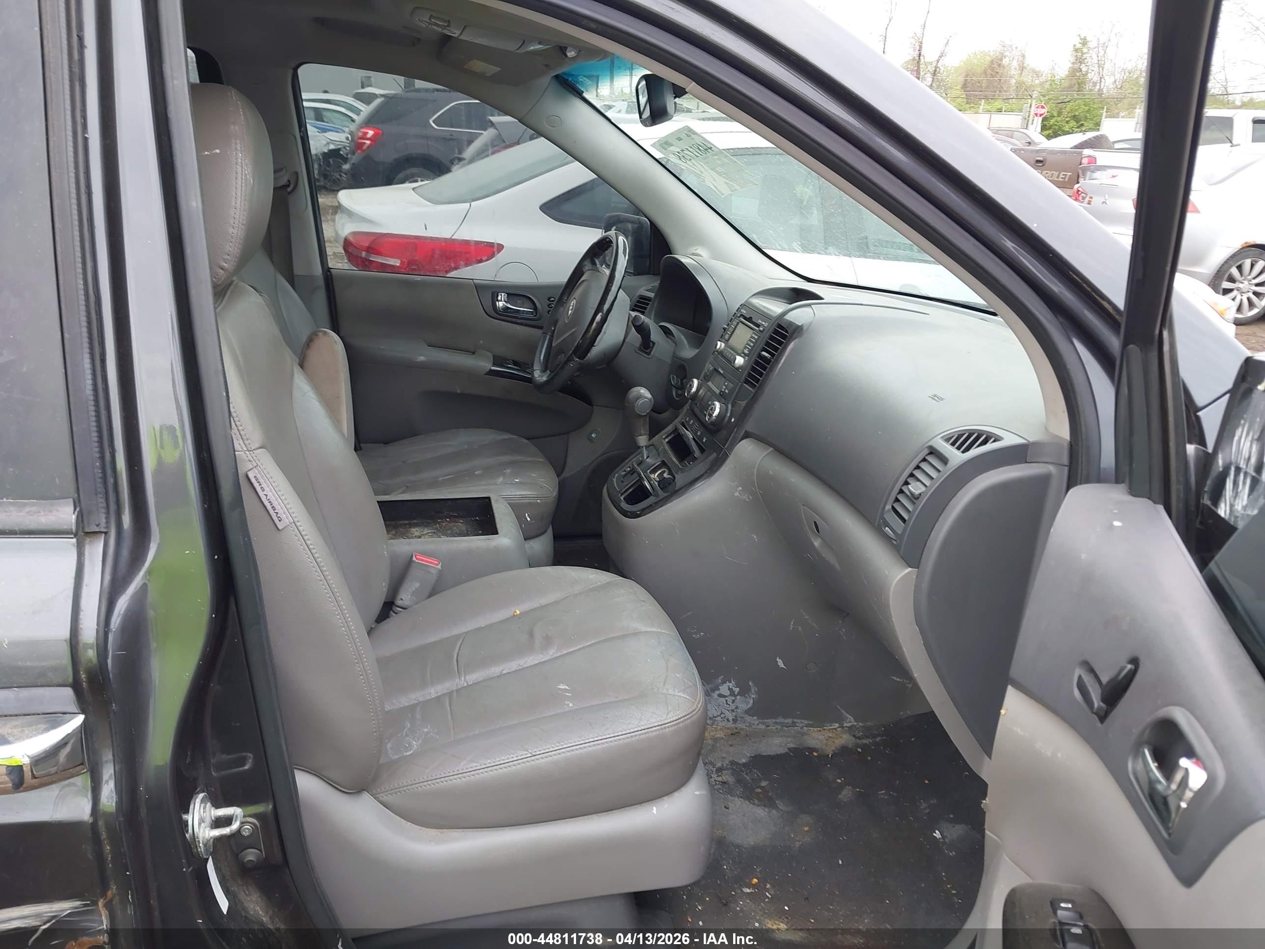 KIA SEDONA image 5