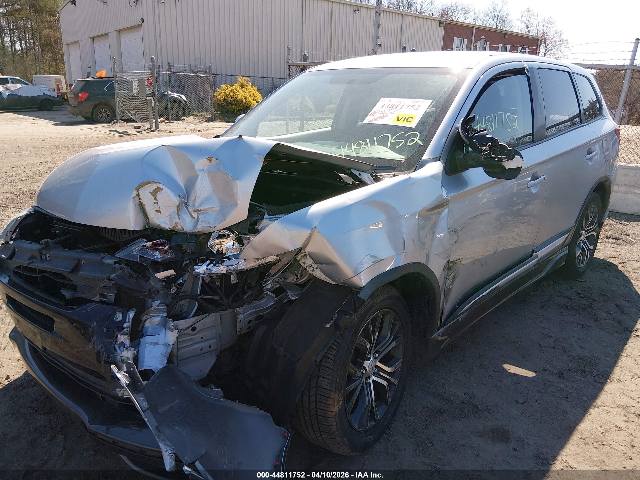 MITSUBISHI OUTLANDER image 2