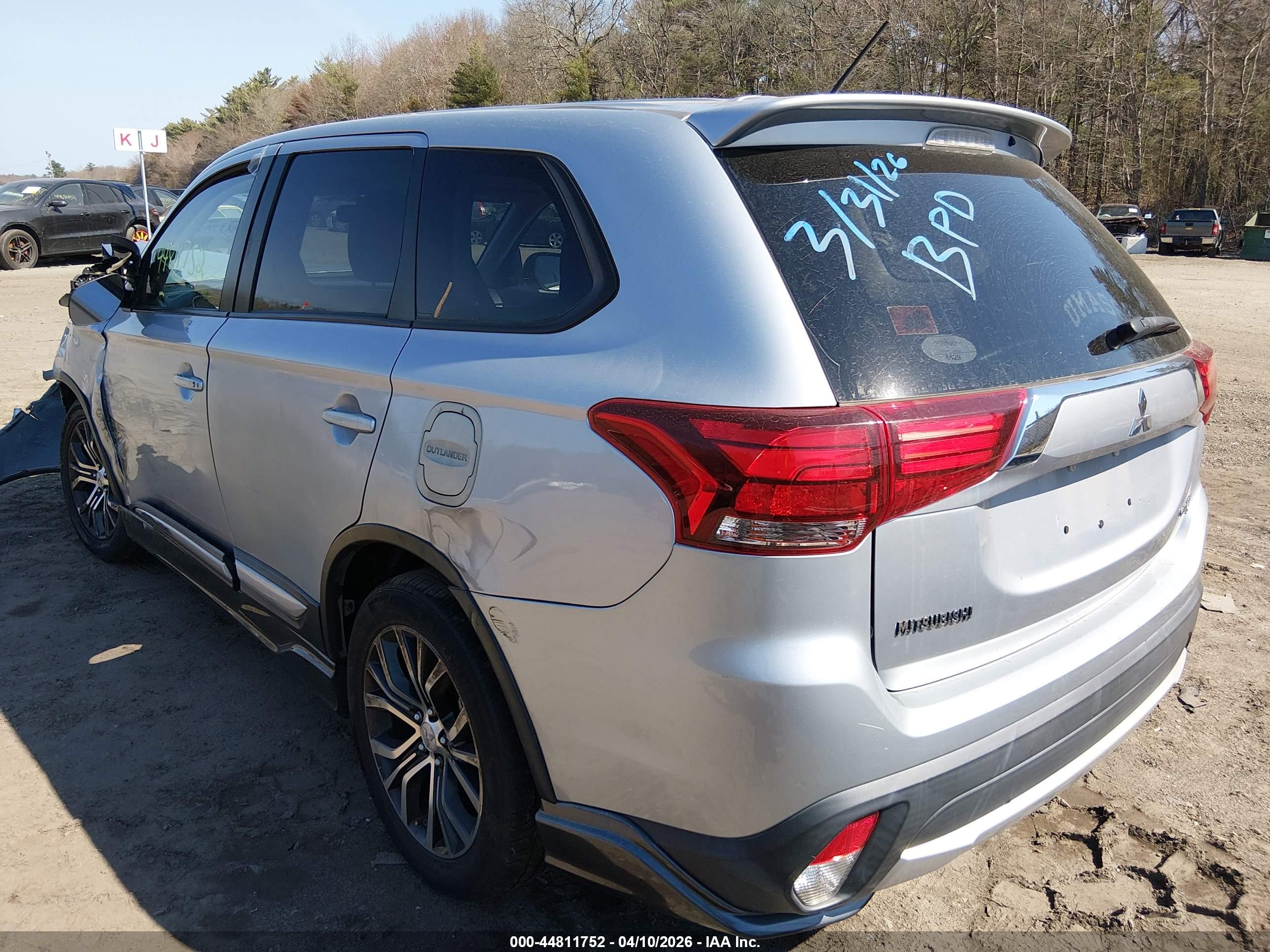 MITSUBISHI OUTLANDER image 3