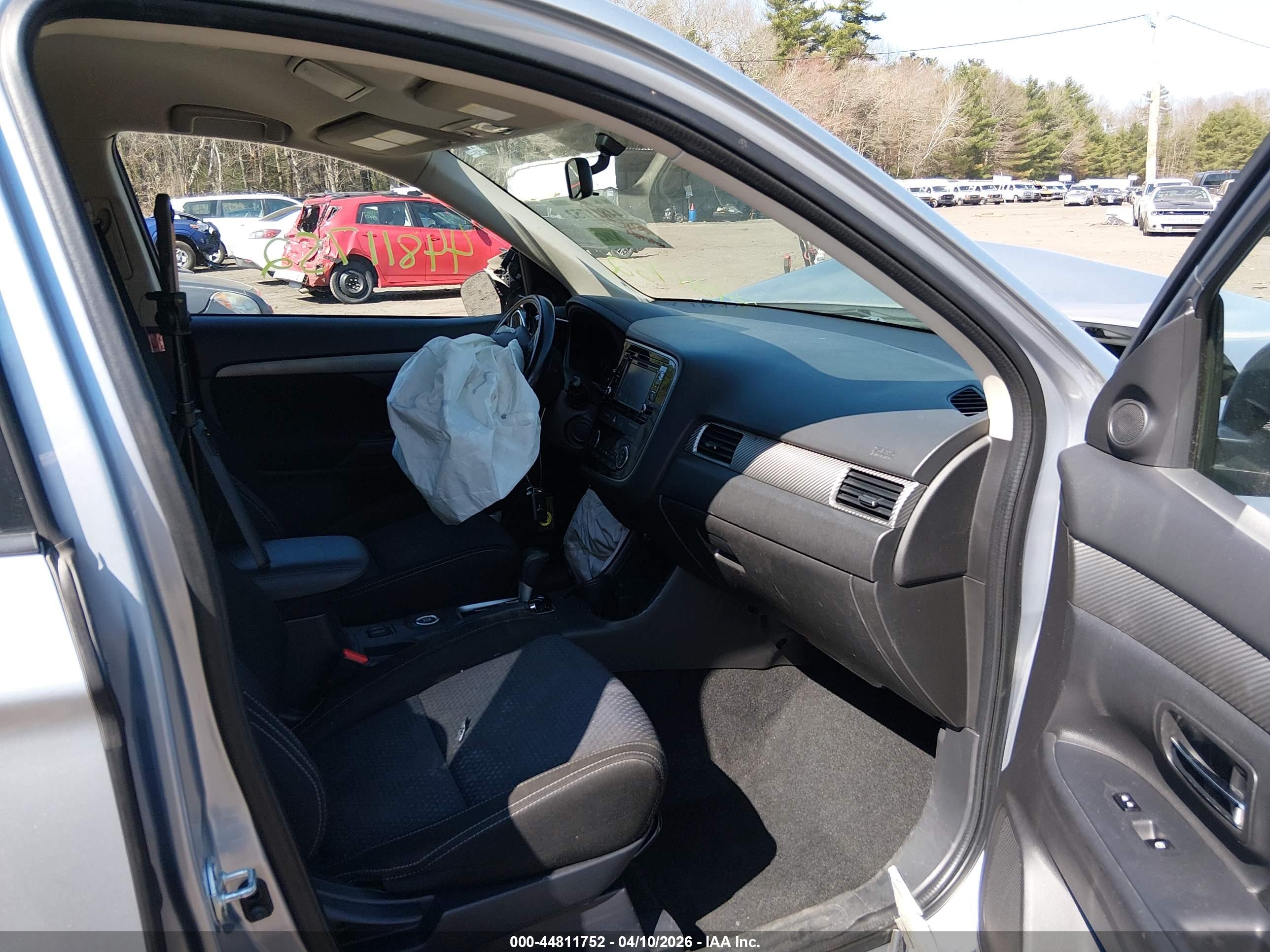 MITSUBISHI OUTLANDER image 5