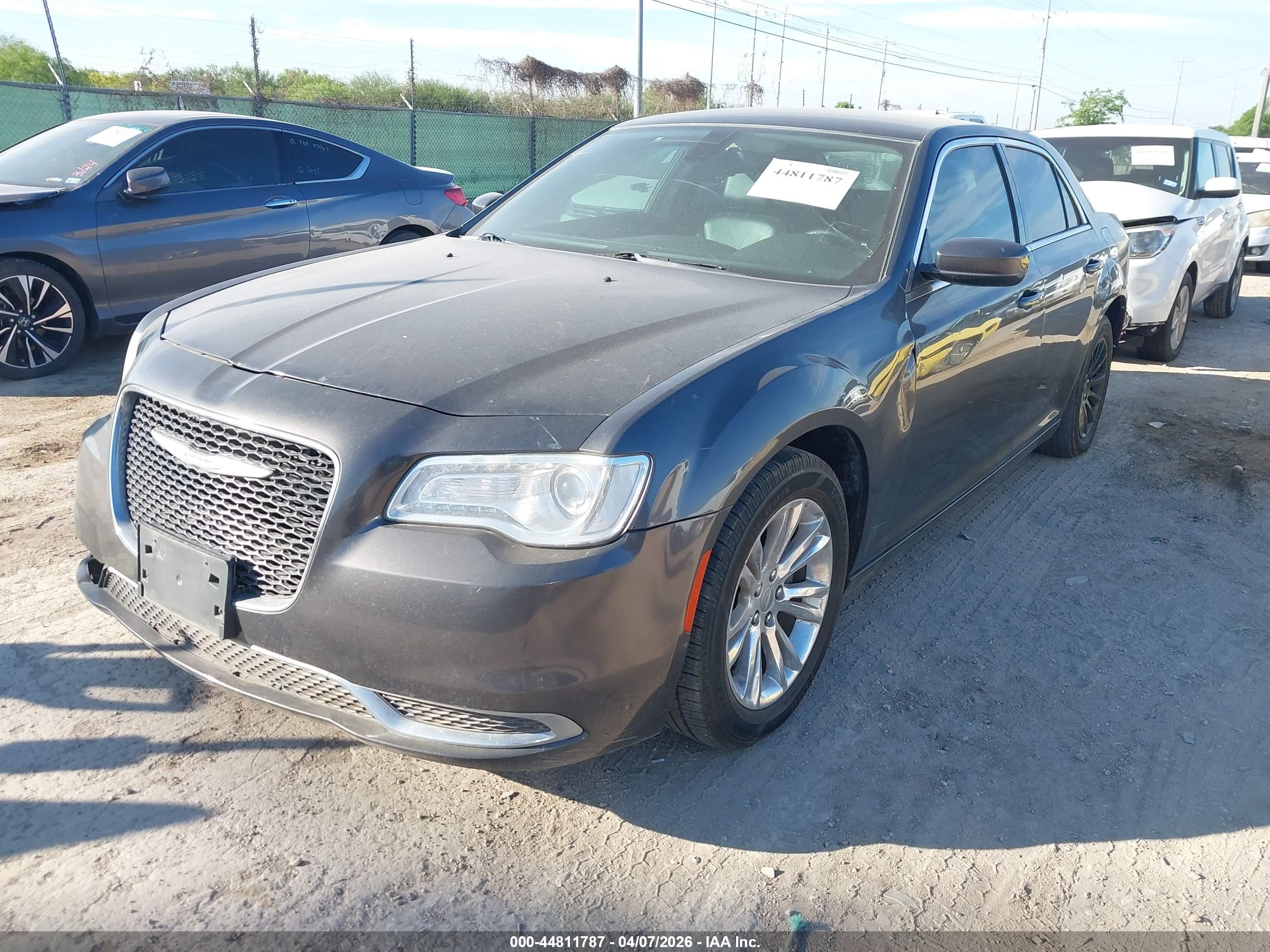 CHRYSLER 300 image 2