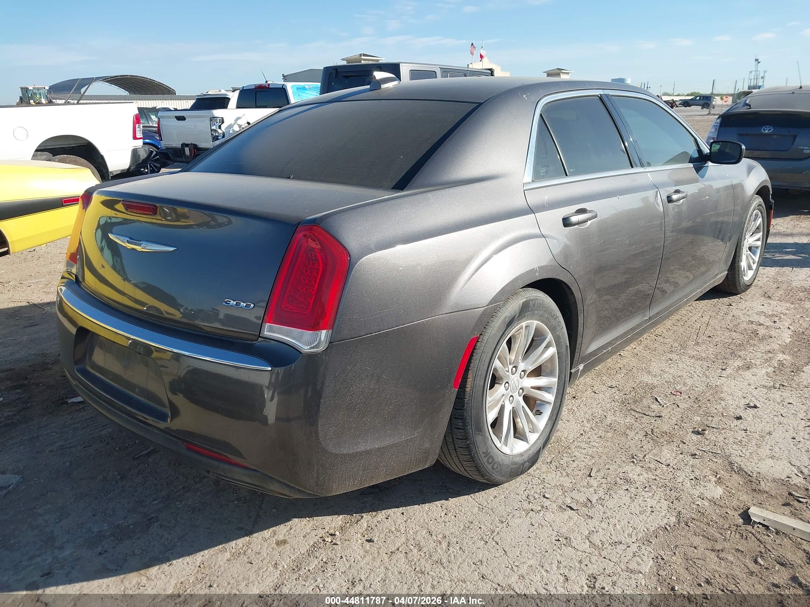 CHRYSLER 300 image 4