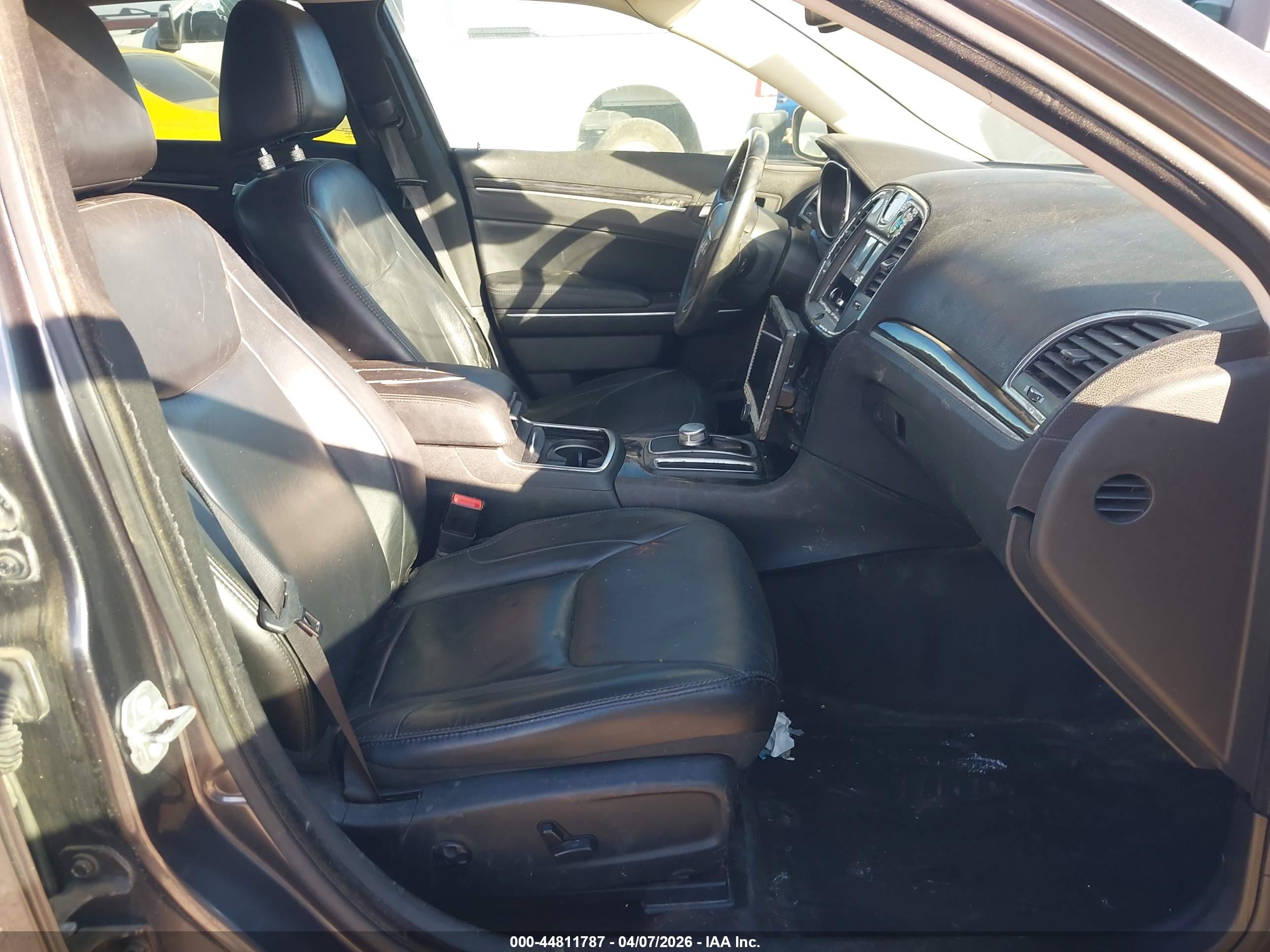 CHRYSLER 300 image 5