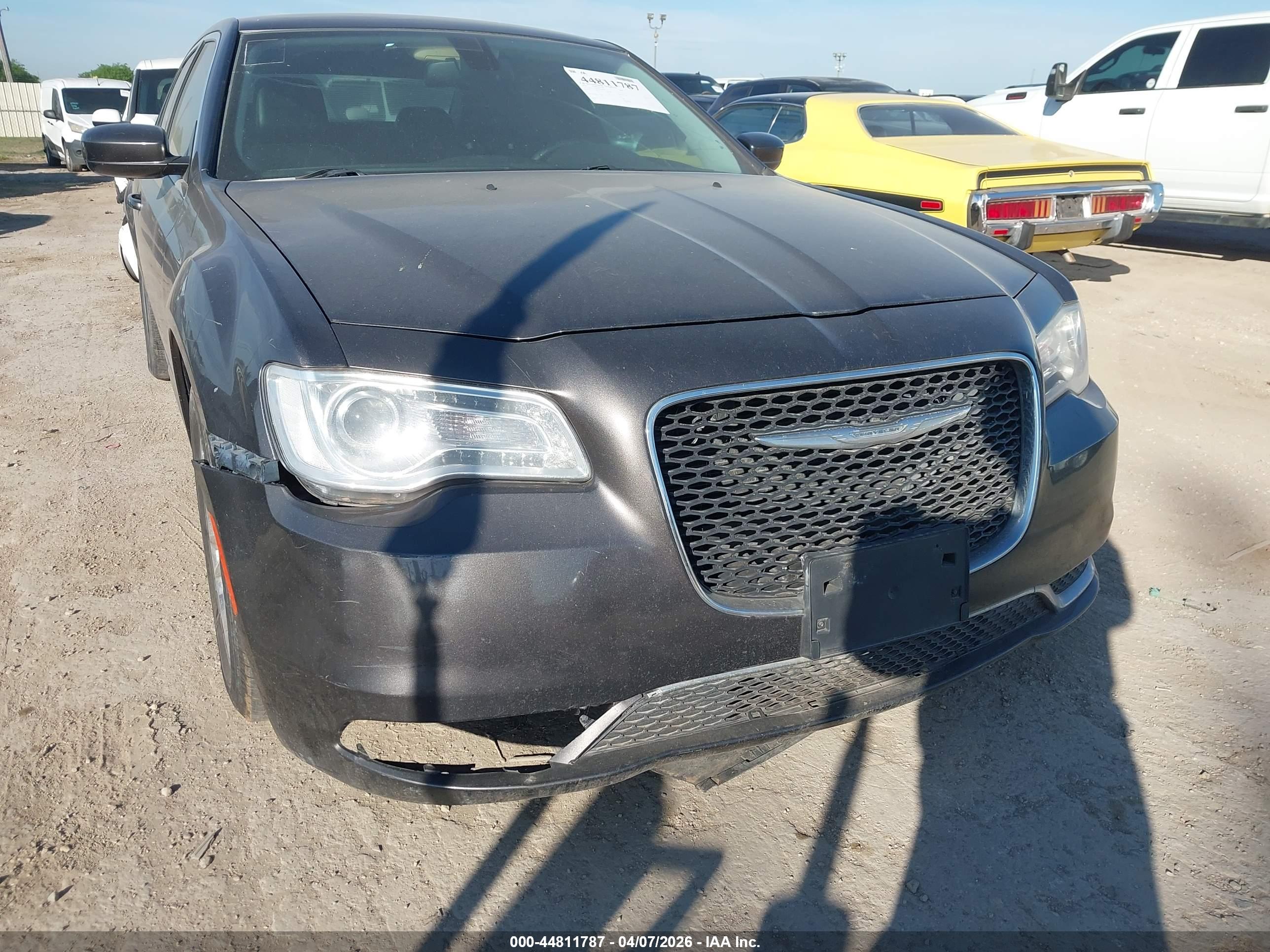CHRYSLER 300 image 6