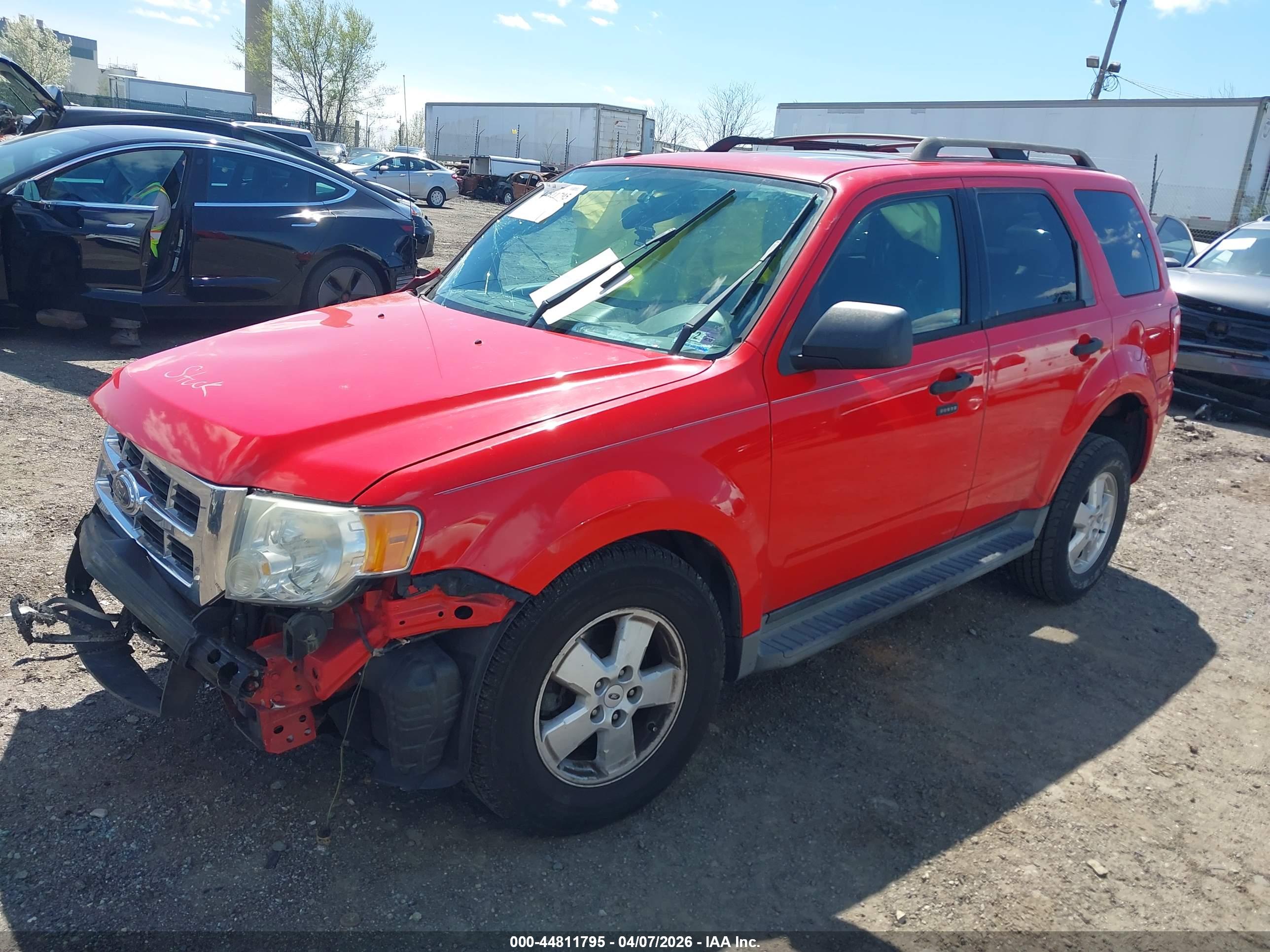 FORD ESCAPE image 2
