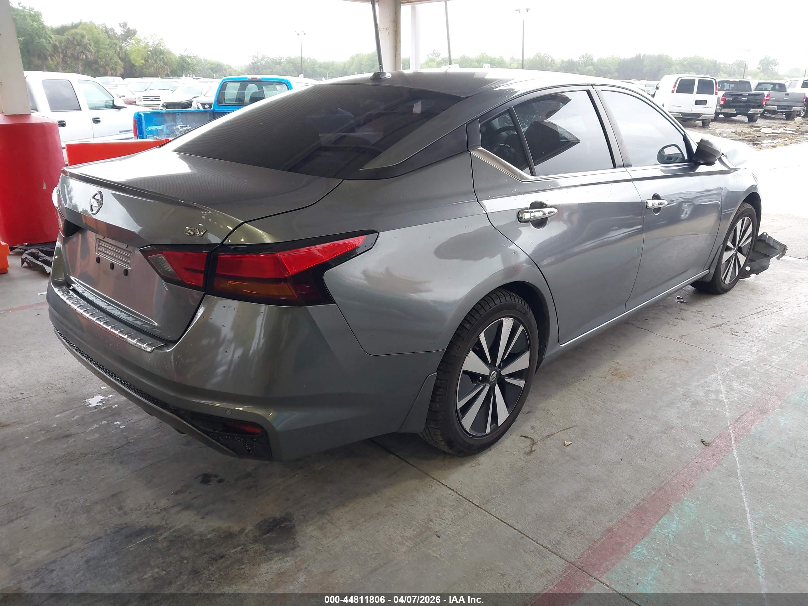 NISSAN ALTIMA image 4