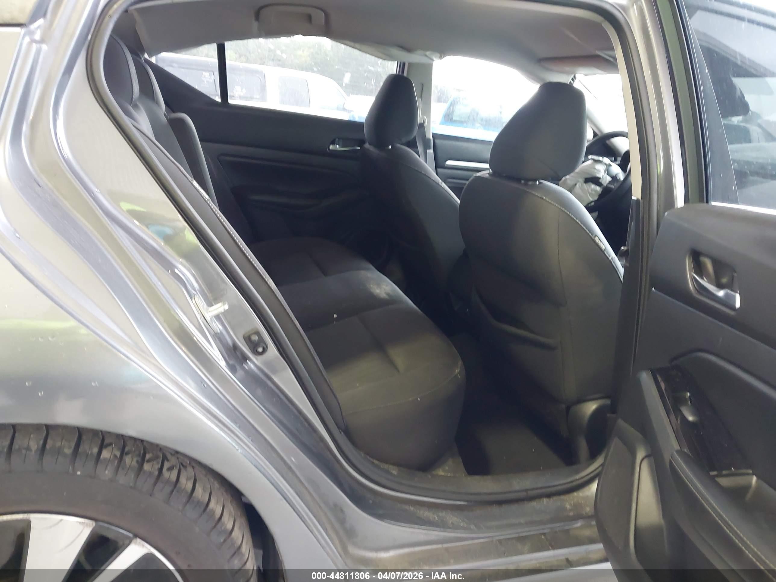 NISSAN ALTIMA image 8