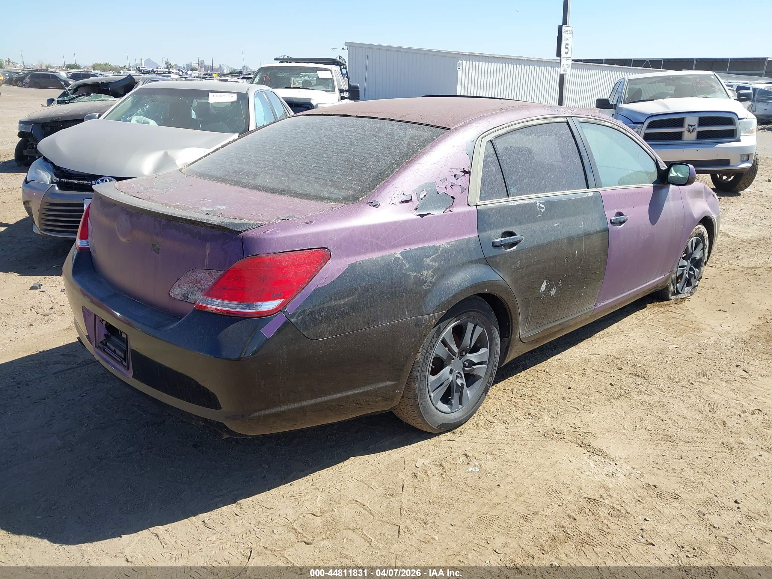 TOYOTA AVALON image 4