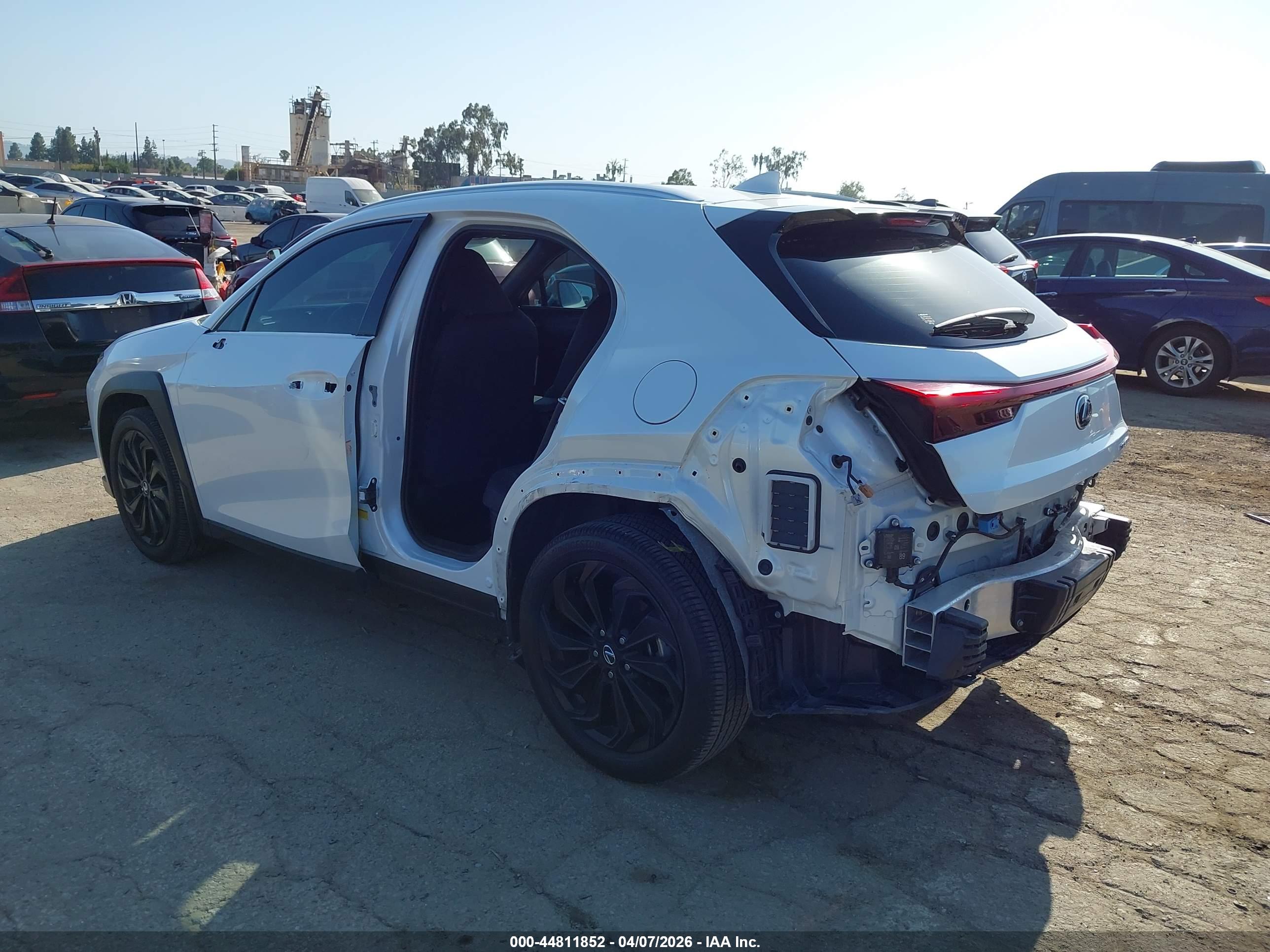 LEXUS UX image 3