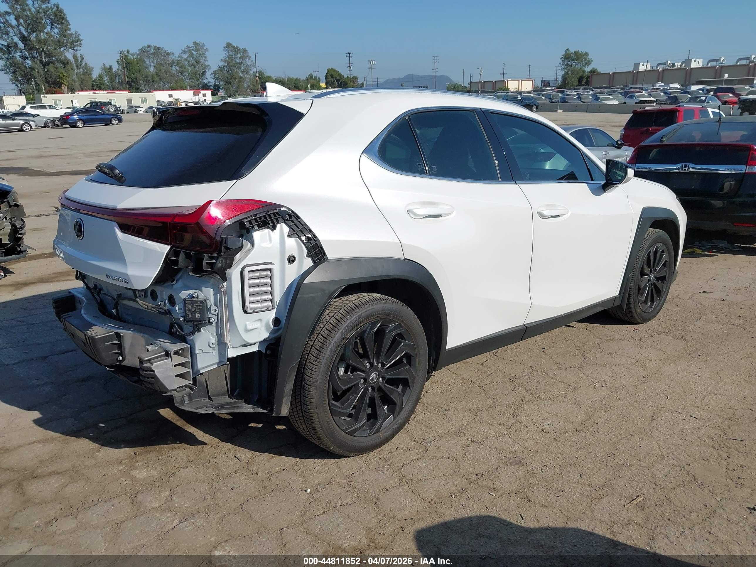 LEXUS UX image 4