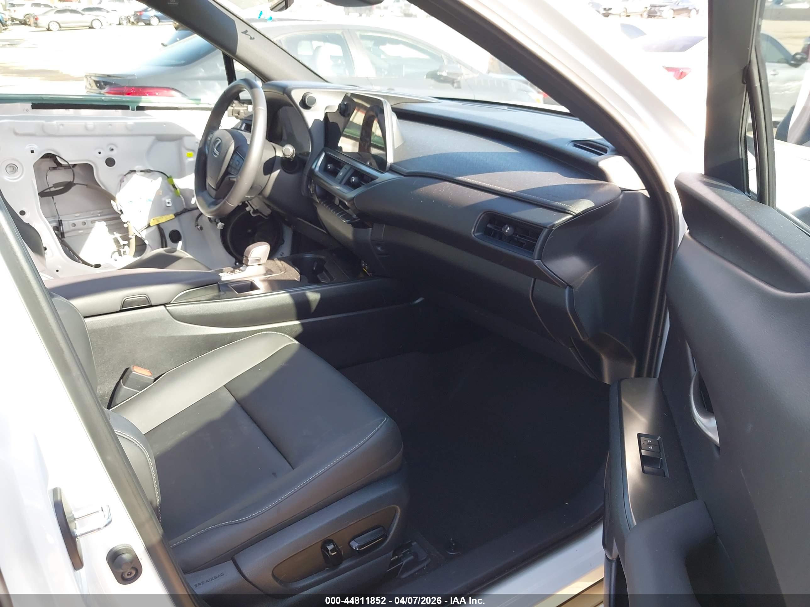LEXUS UX image 5