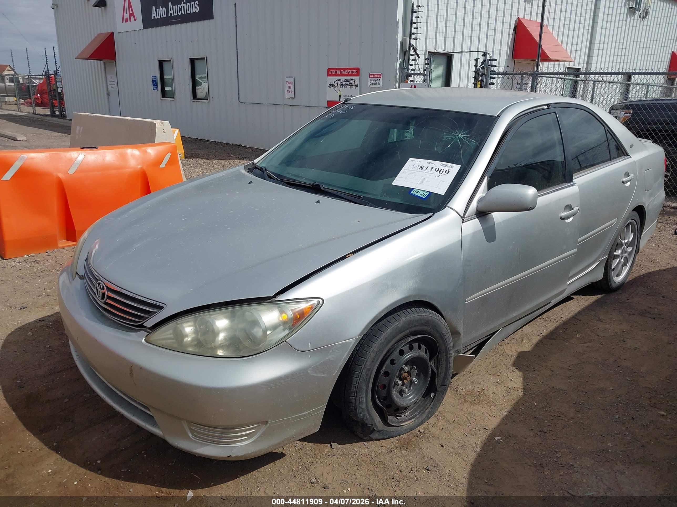 TOYOTA CAMRY image 2