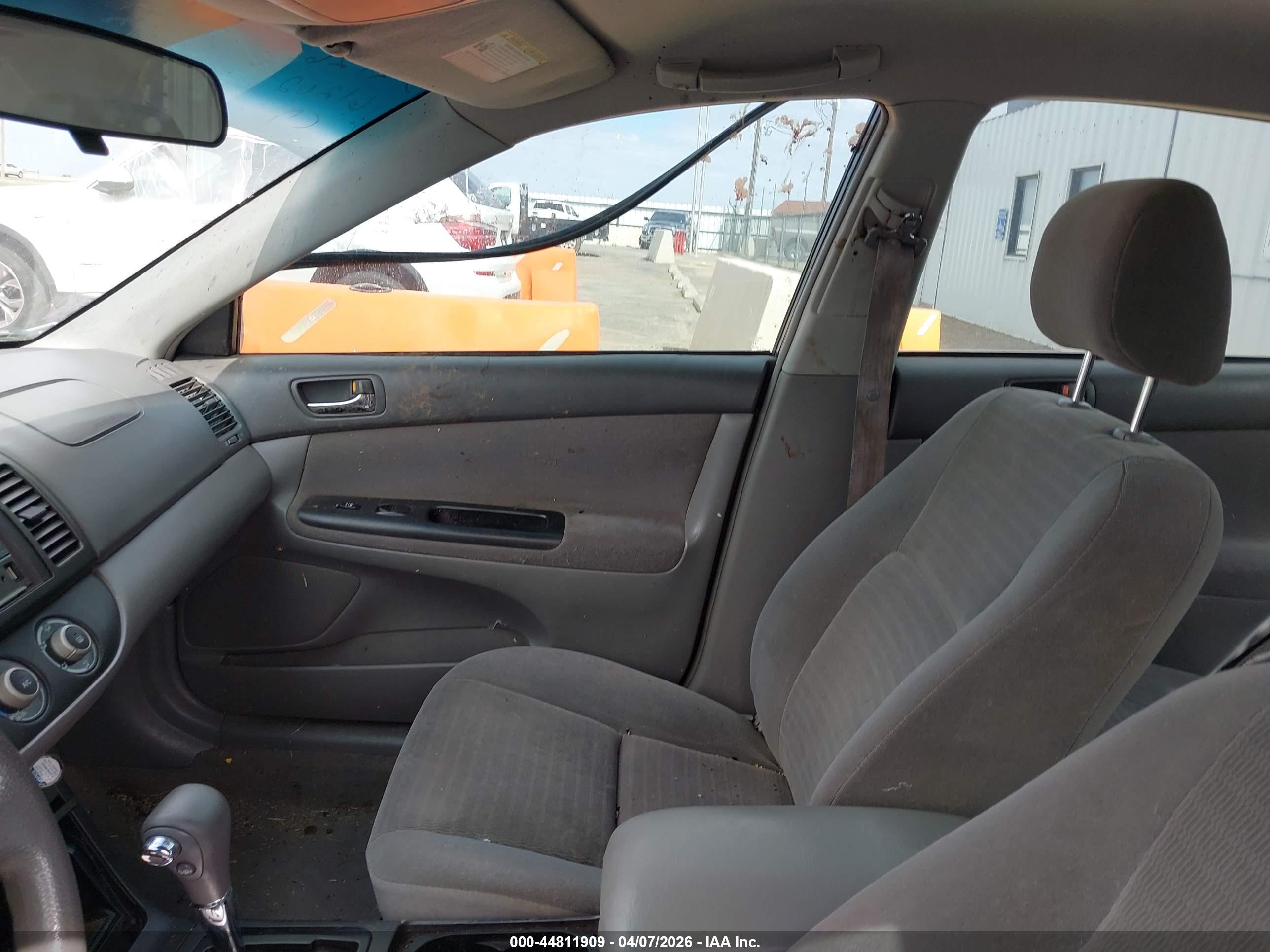 TOYOTA CAMRY image 5