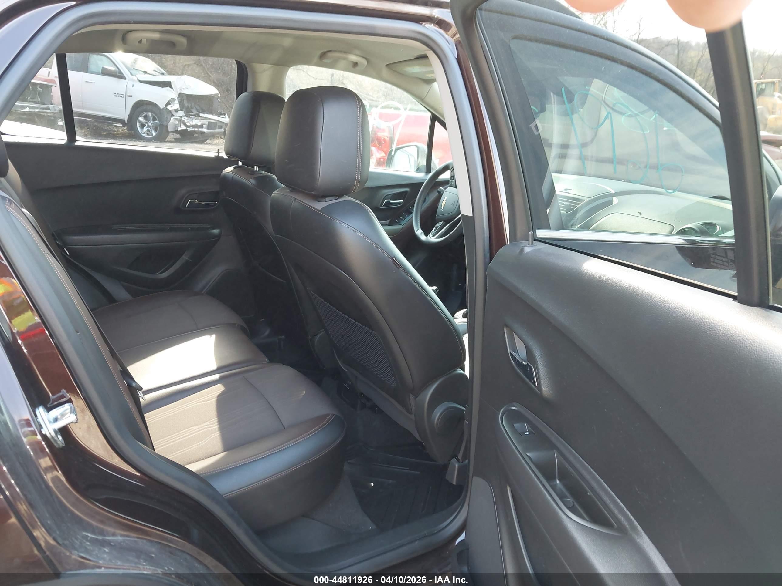 CHEVROLET TRAX image 8