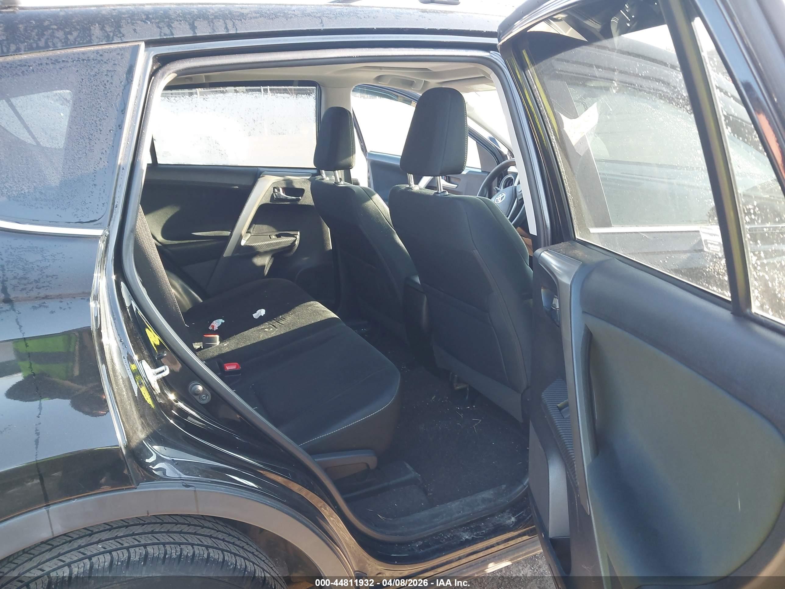 TOYOTA RAV4 image 8