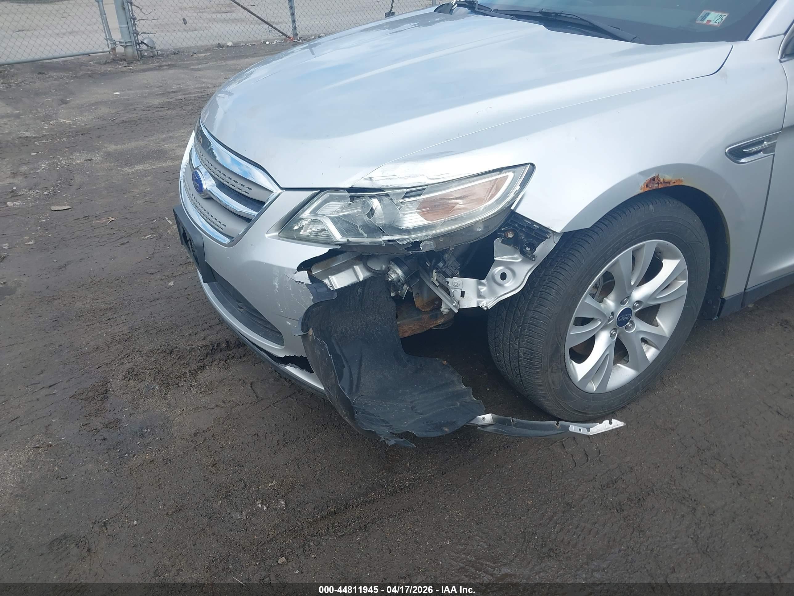FORD TAURUS image 6