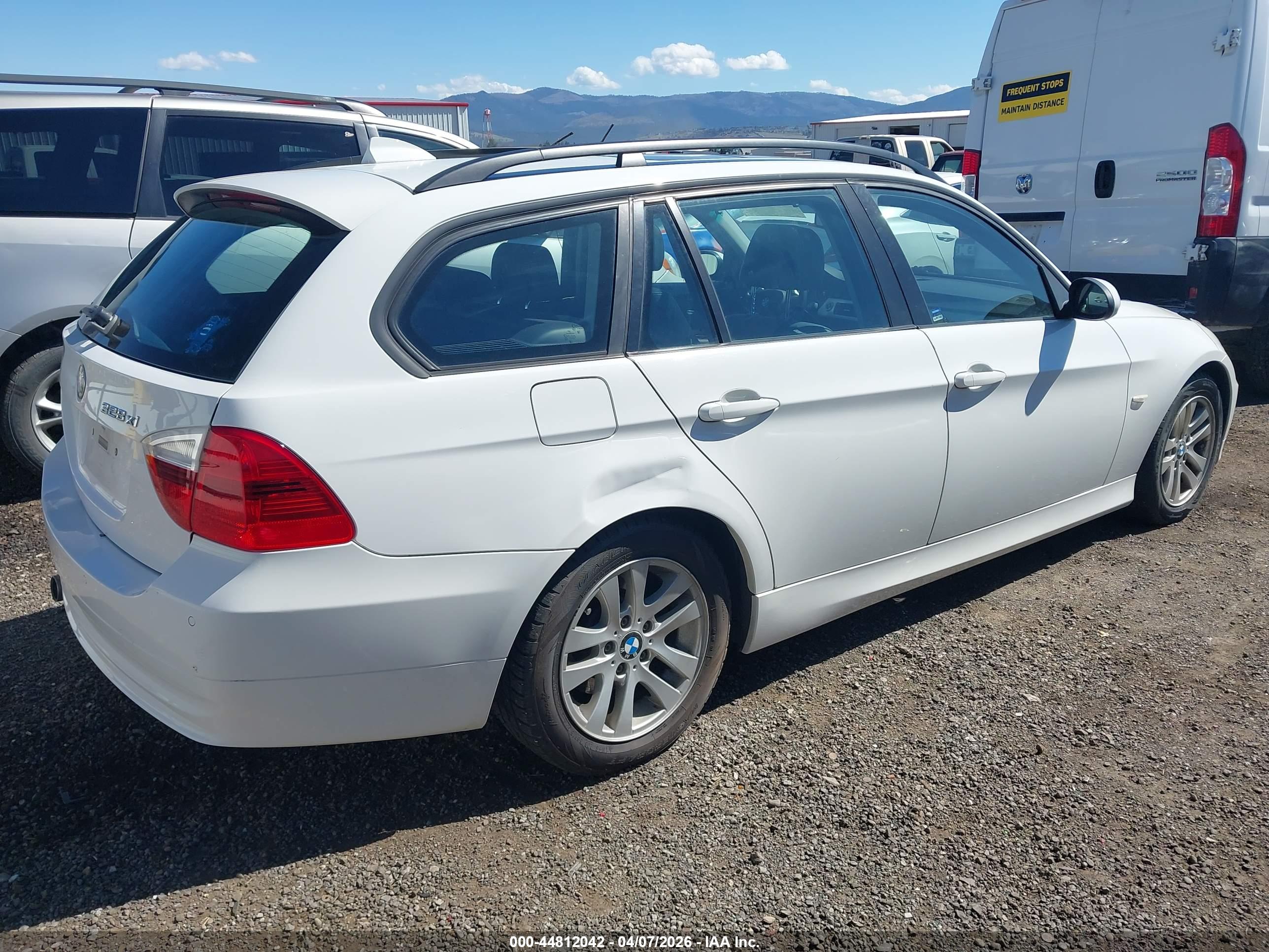BMW 328XI image 4