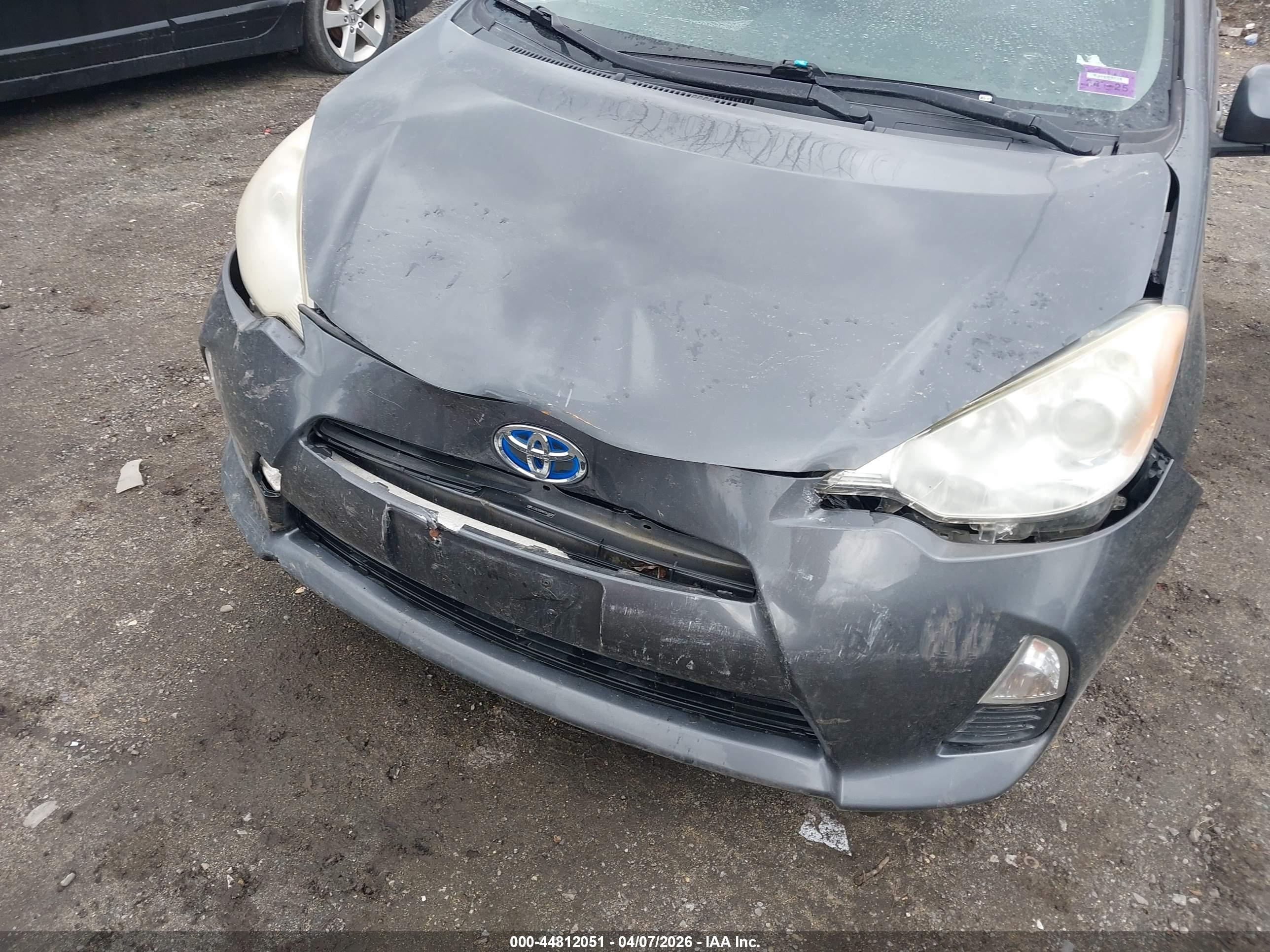 TOYOTA PRIUS image 6