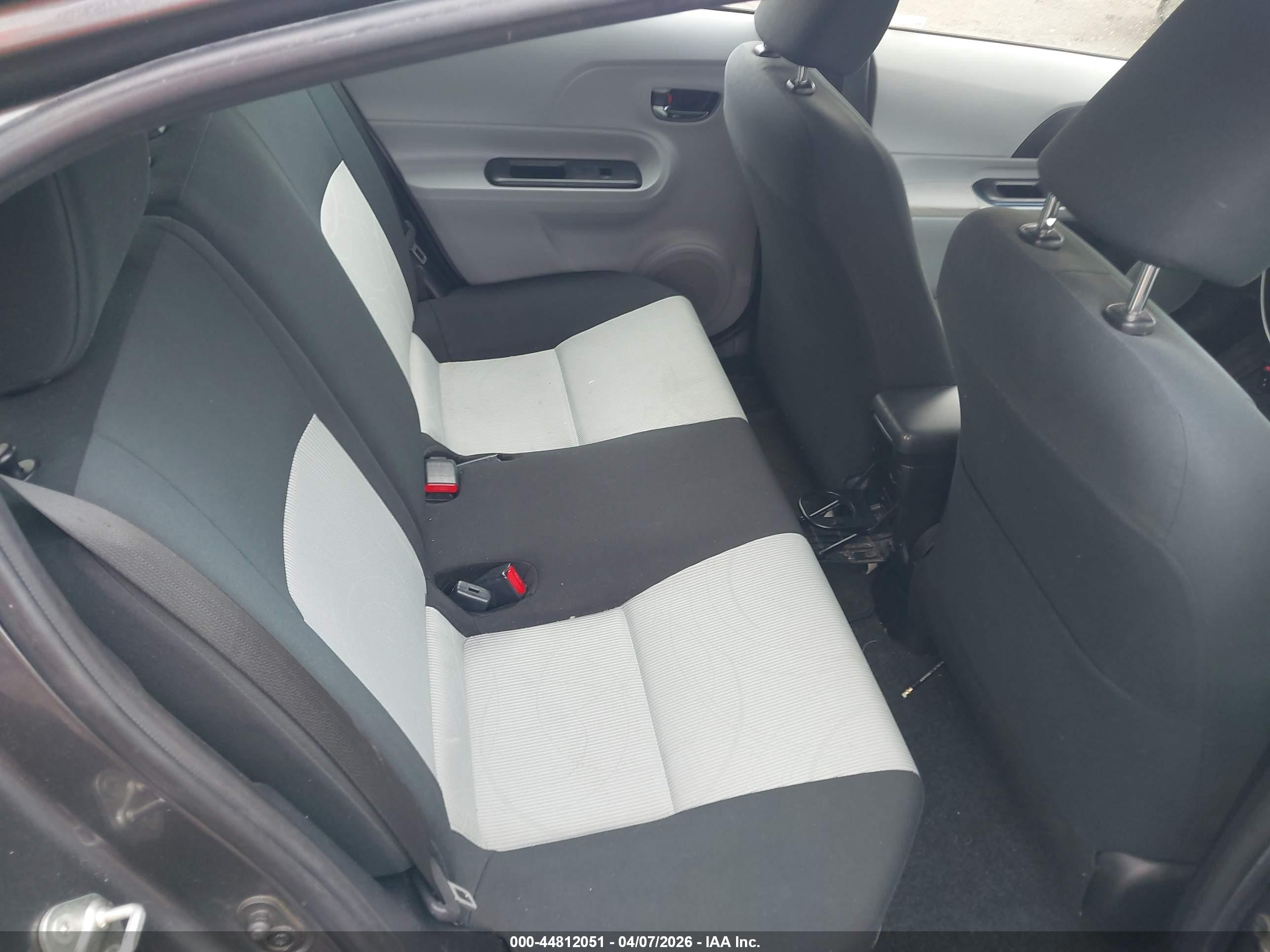 TOYOTA PRIUS image 8
