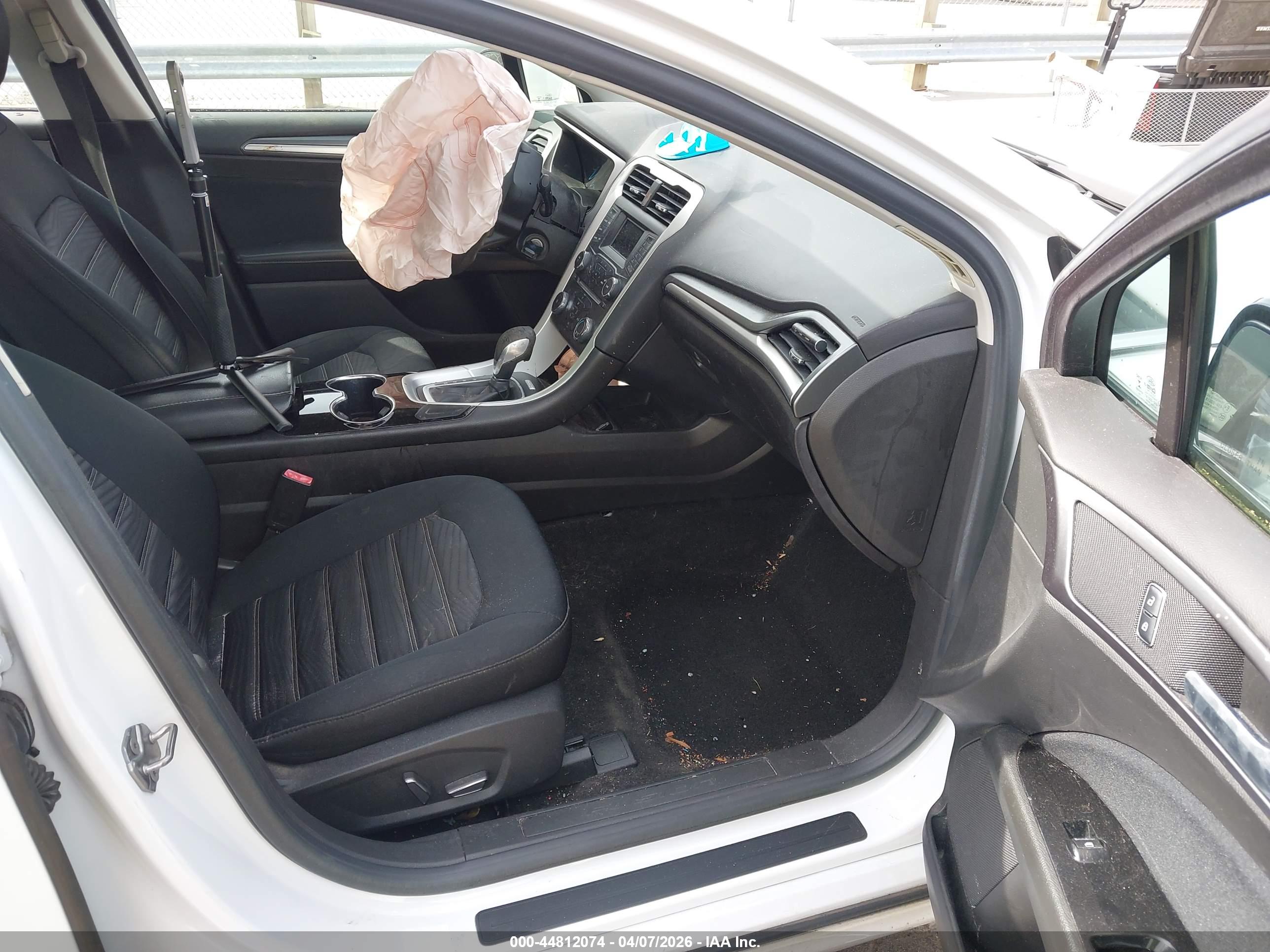 FORD FUSION image 5