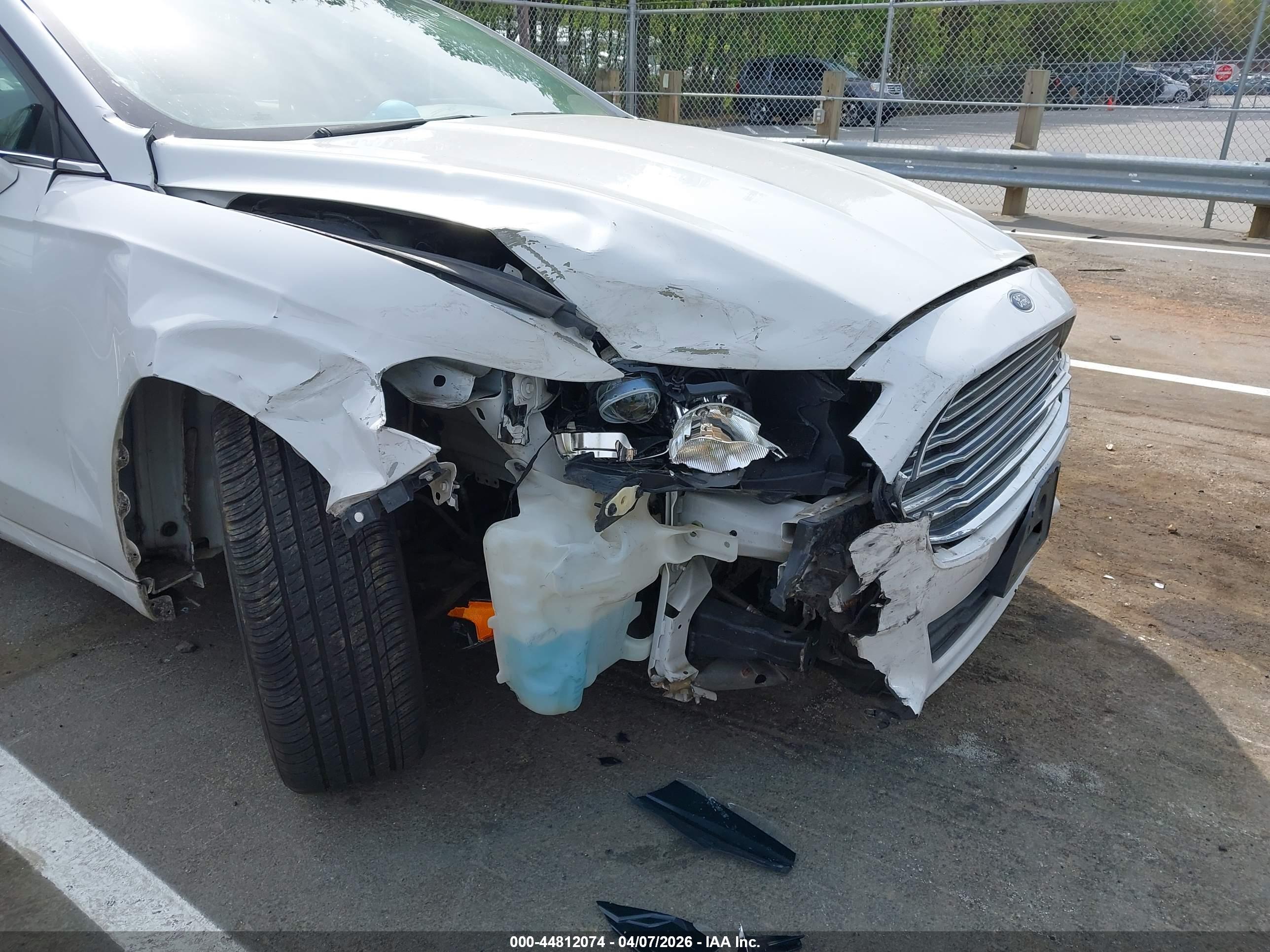 FORD FUSION image 6
