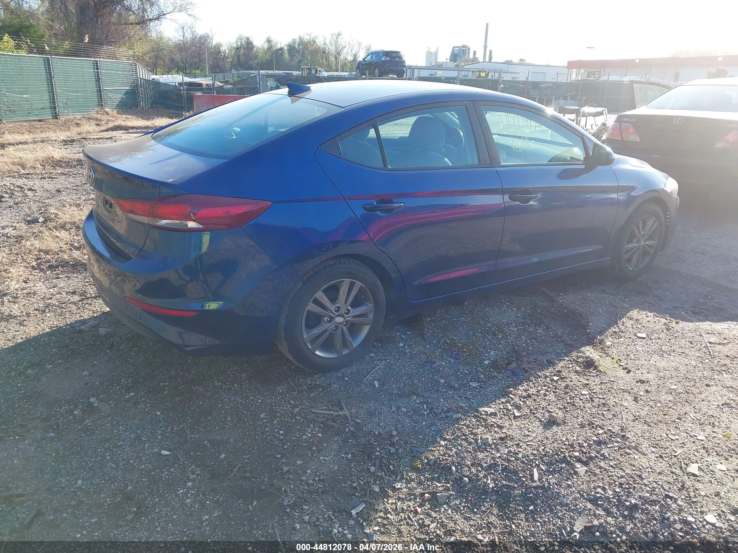 HYUNDAI ELANTRA image 4