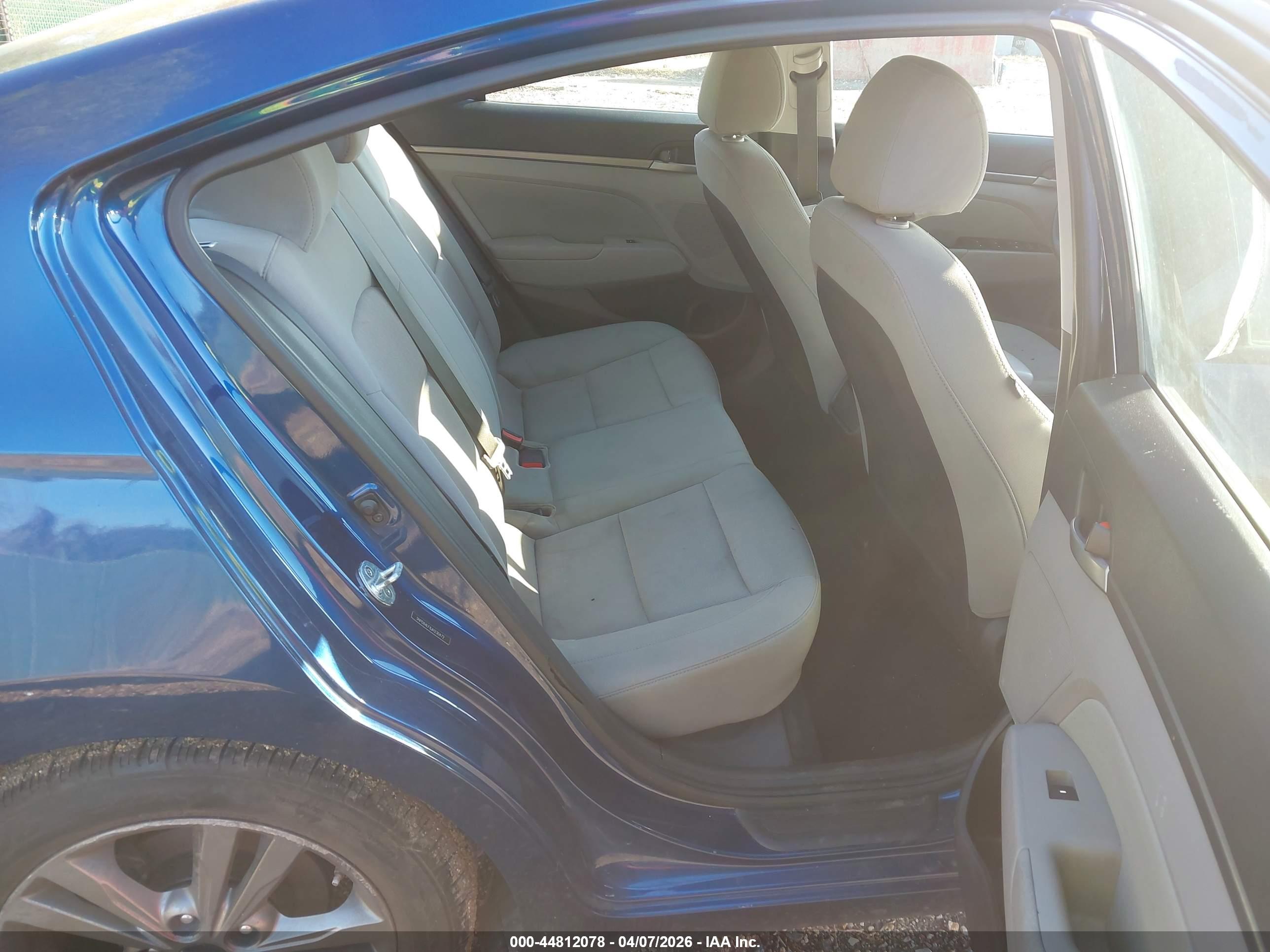 HYUNDAI ELANTRA image 8