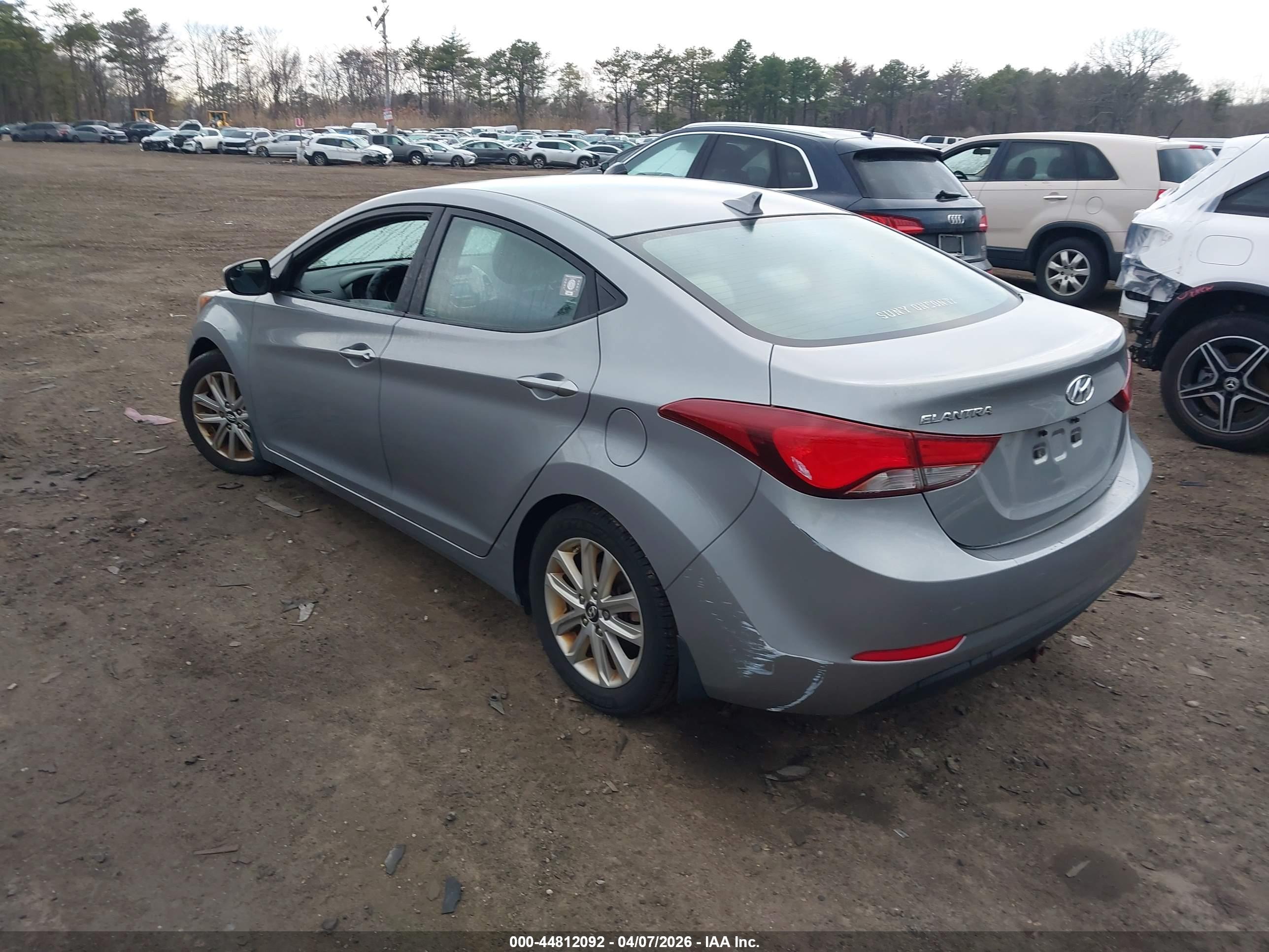 HYUNDAI ELANTRA image 3