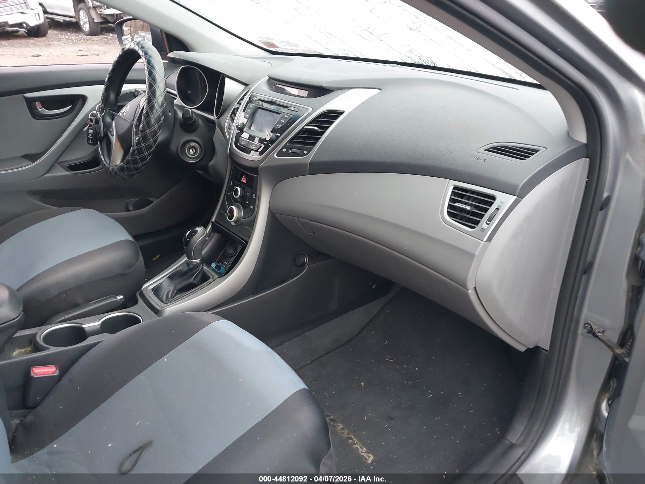 HYUNDAI ELANTRA image 5