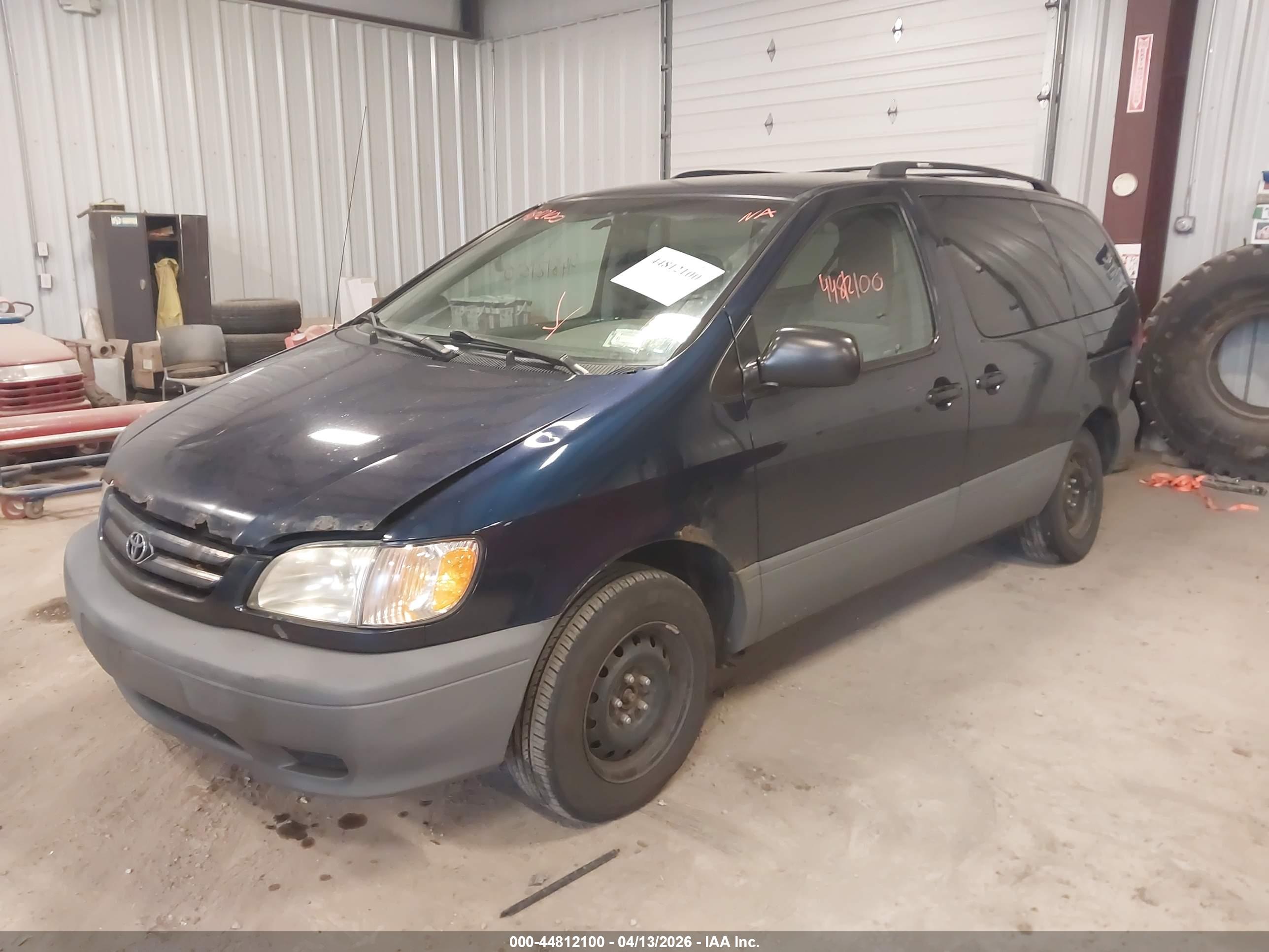 TOYOTA SIENNA image 2